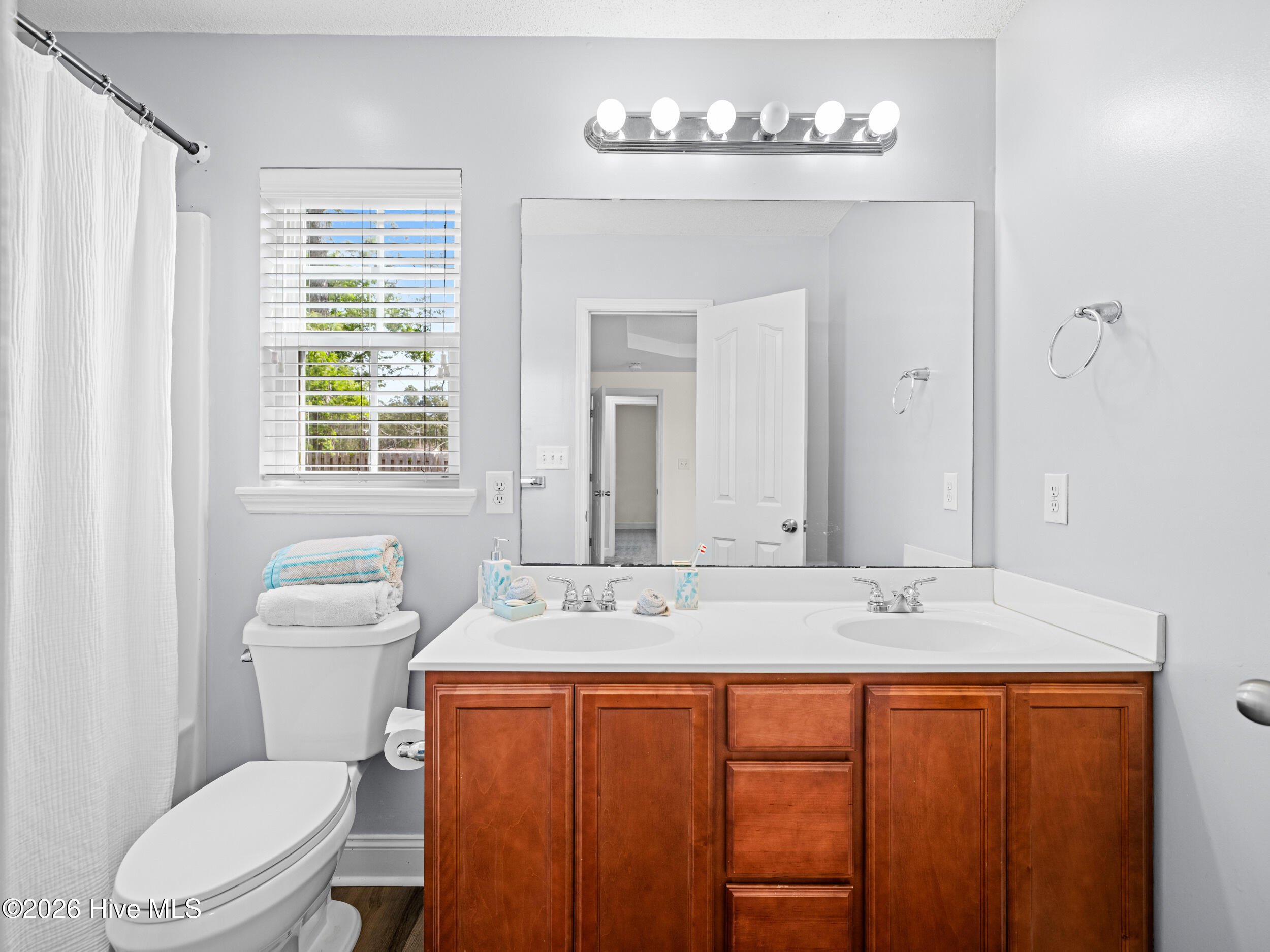 100565306 | Photo 21