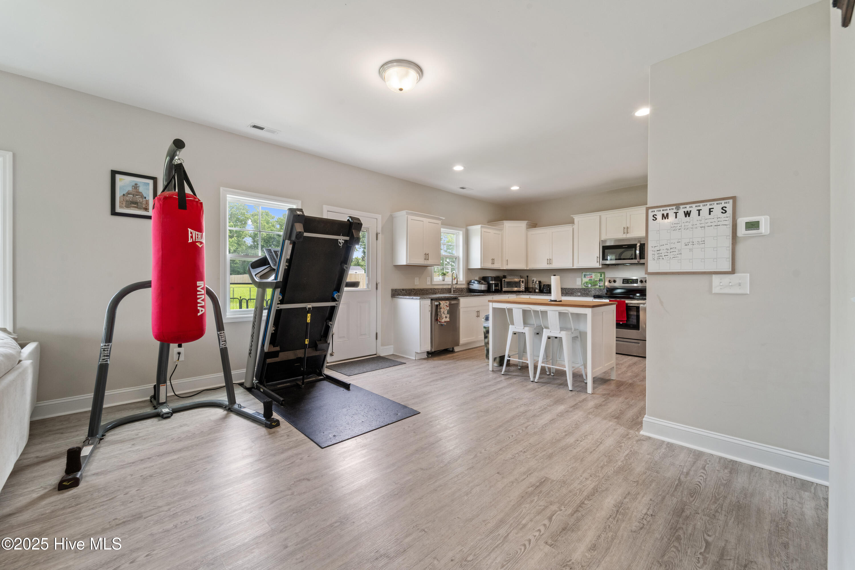 100533820 | Photo 35