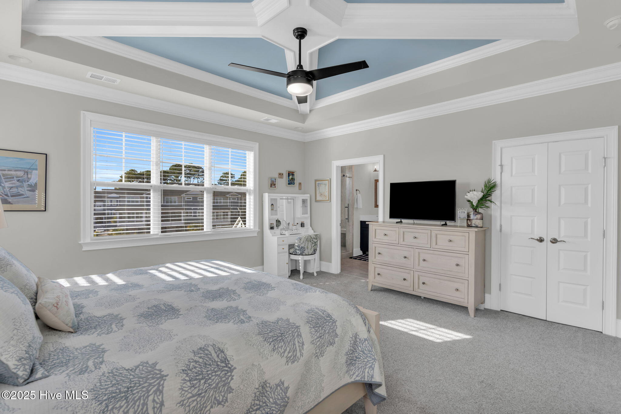 100543915 | Photo 23