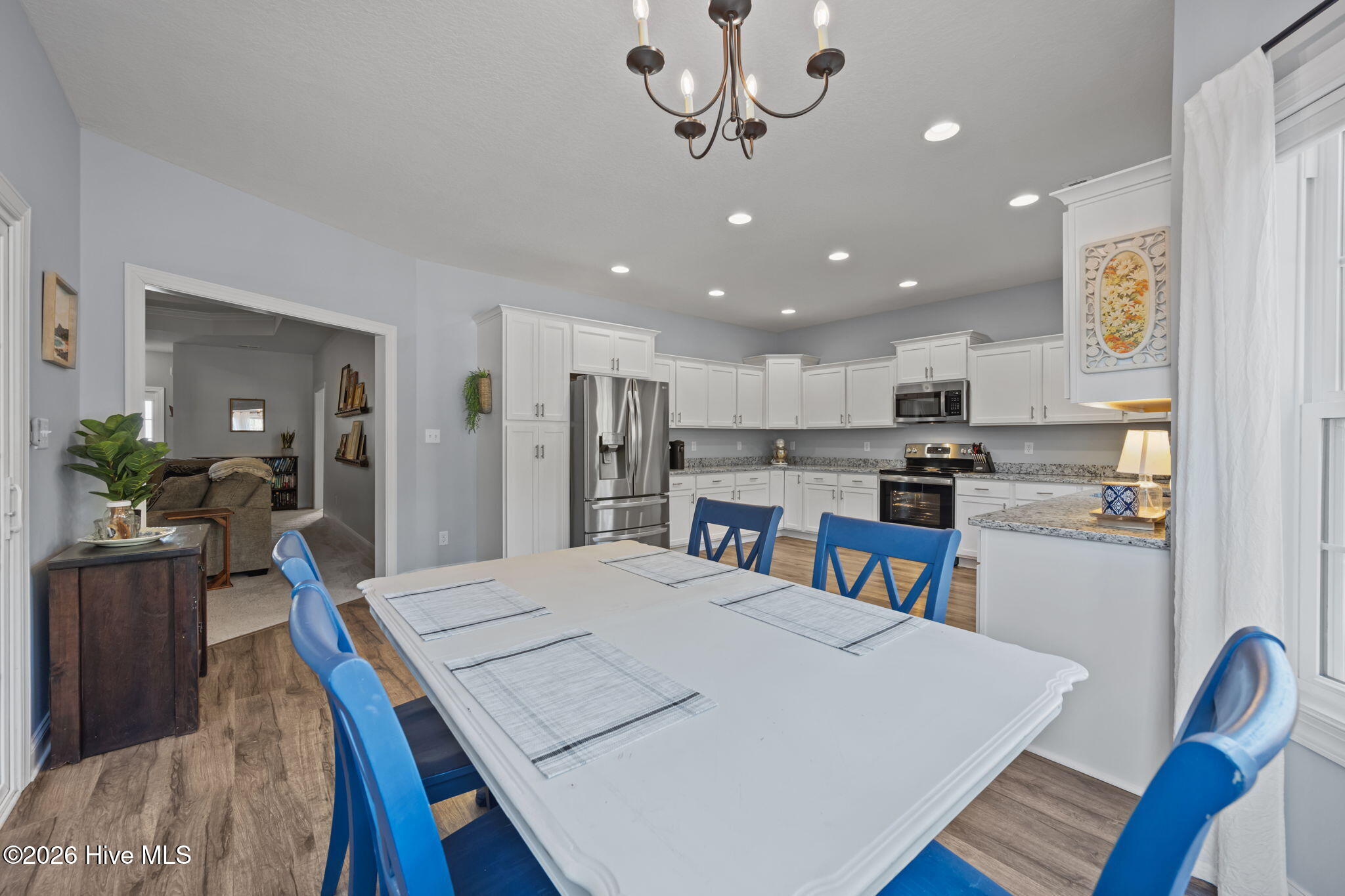 100553324 | Photo 16