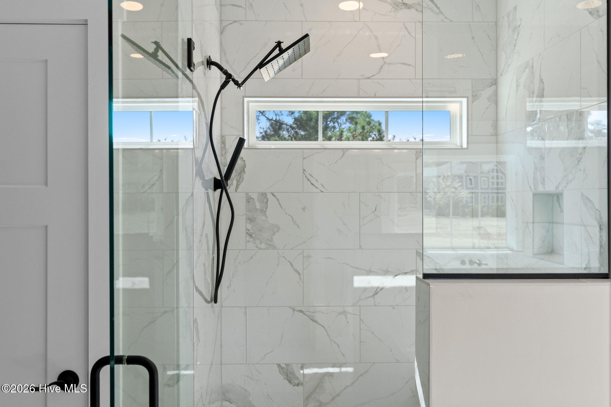 100537581 | Photo 58