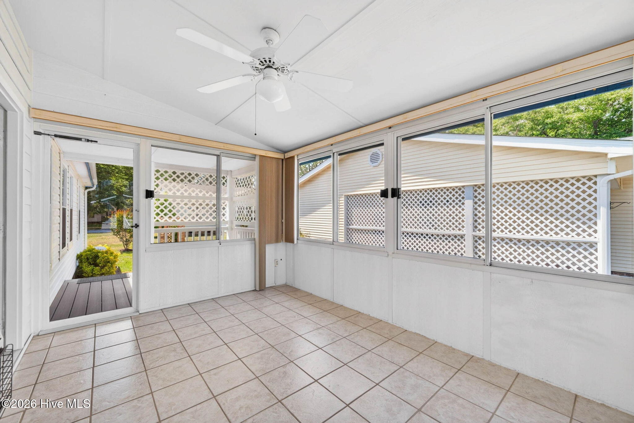 100569614 | Photo 29