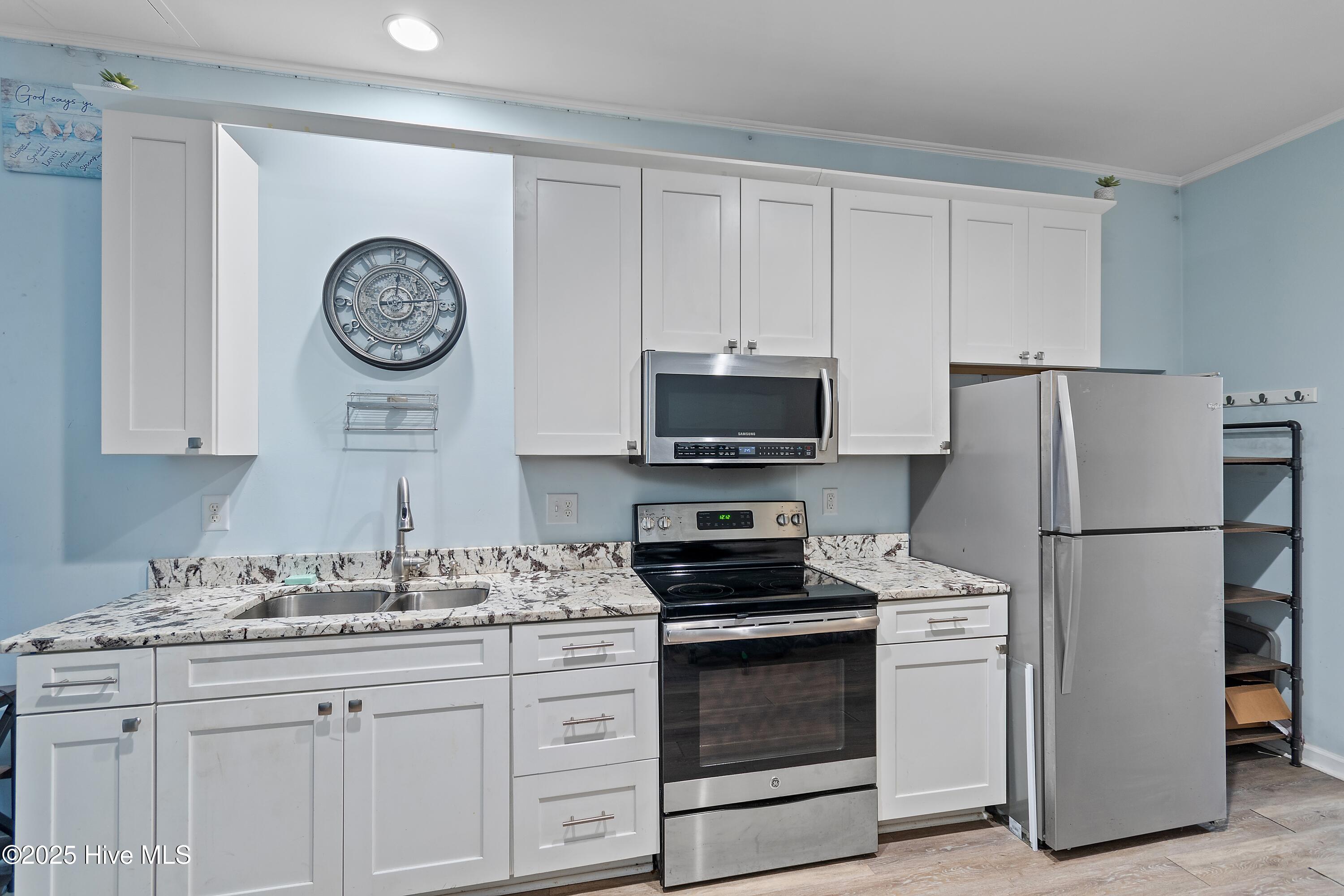 100546132 | Photo 32