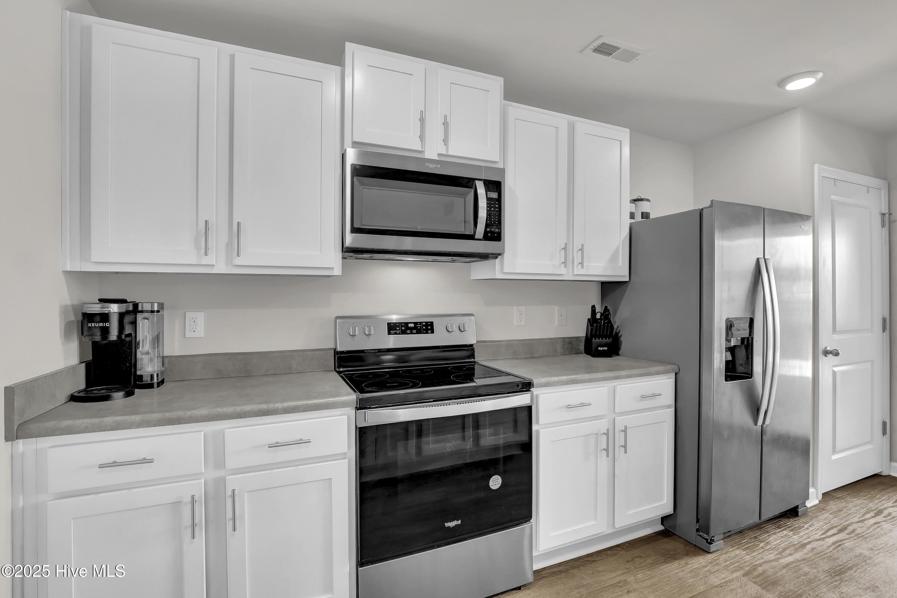 519 Birdsong Drive, Holly Ridge, NC 28445 – photo 8: Kitchen