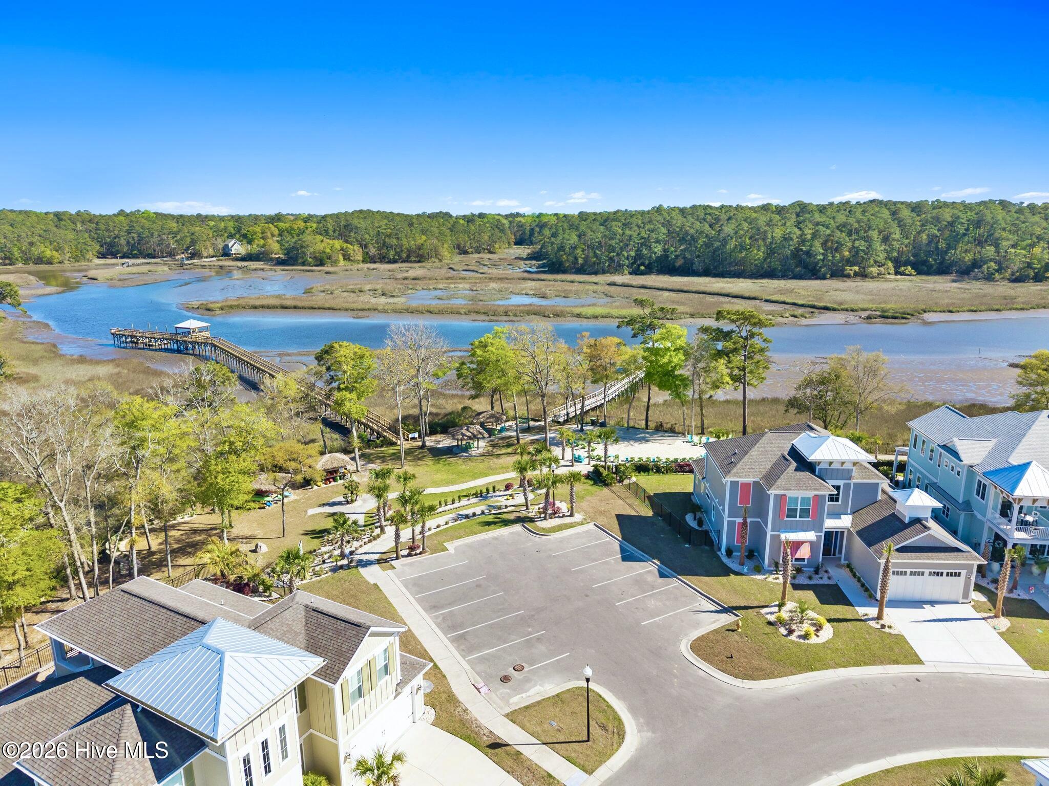 100564957 | Photo 40