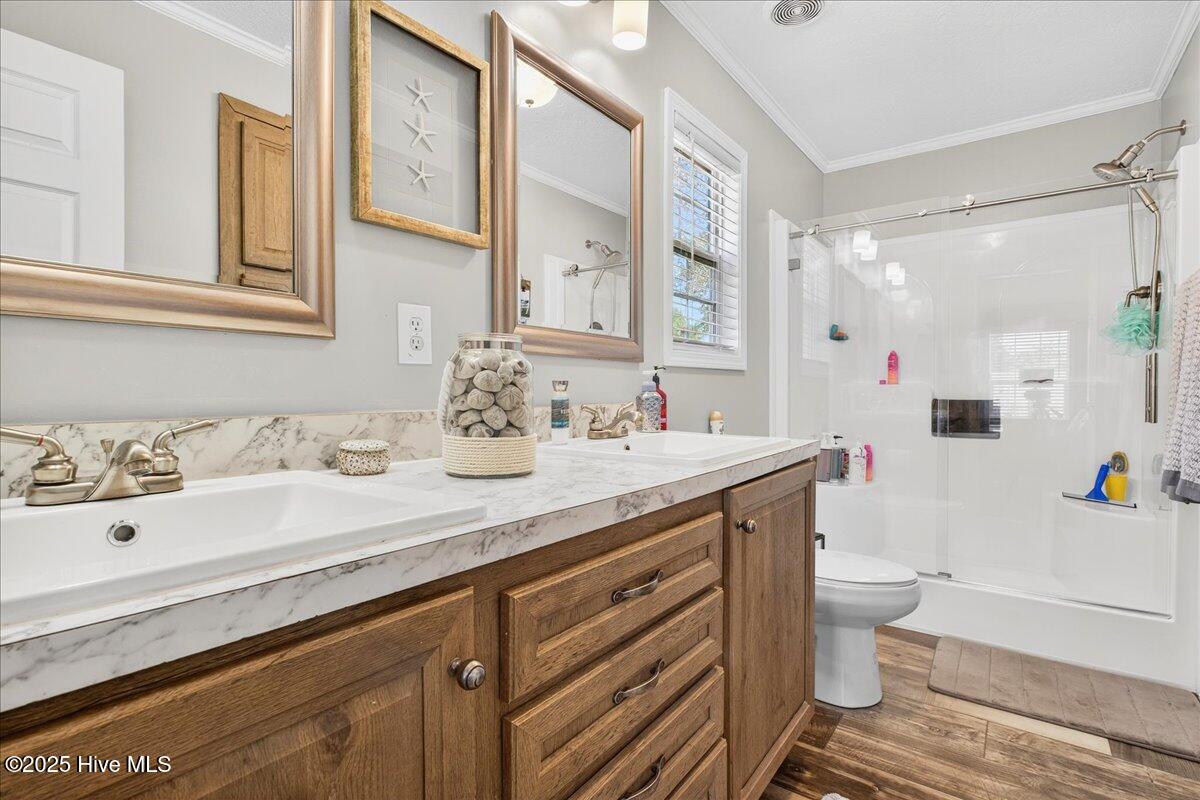 100540840 | Photo 33