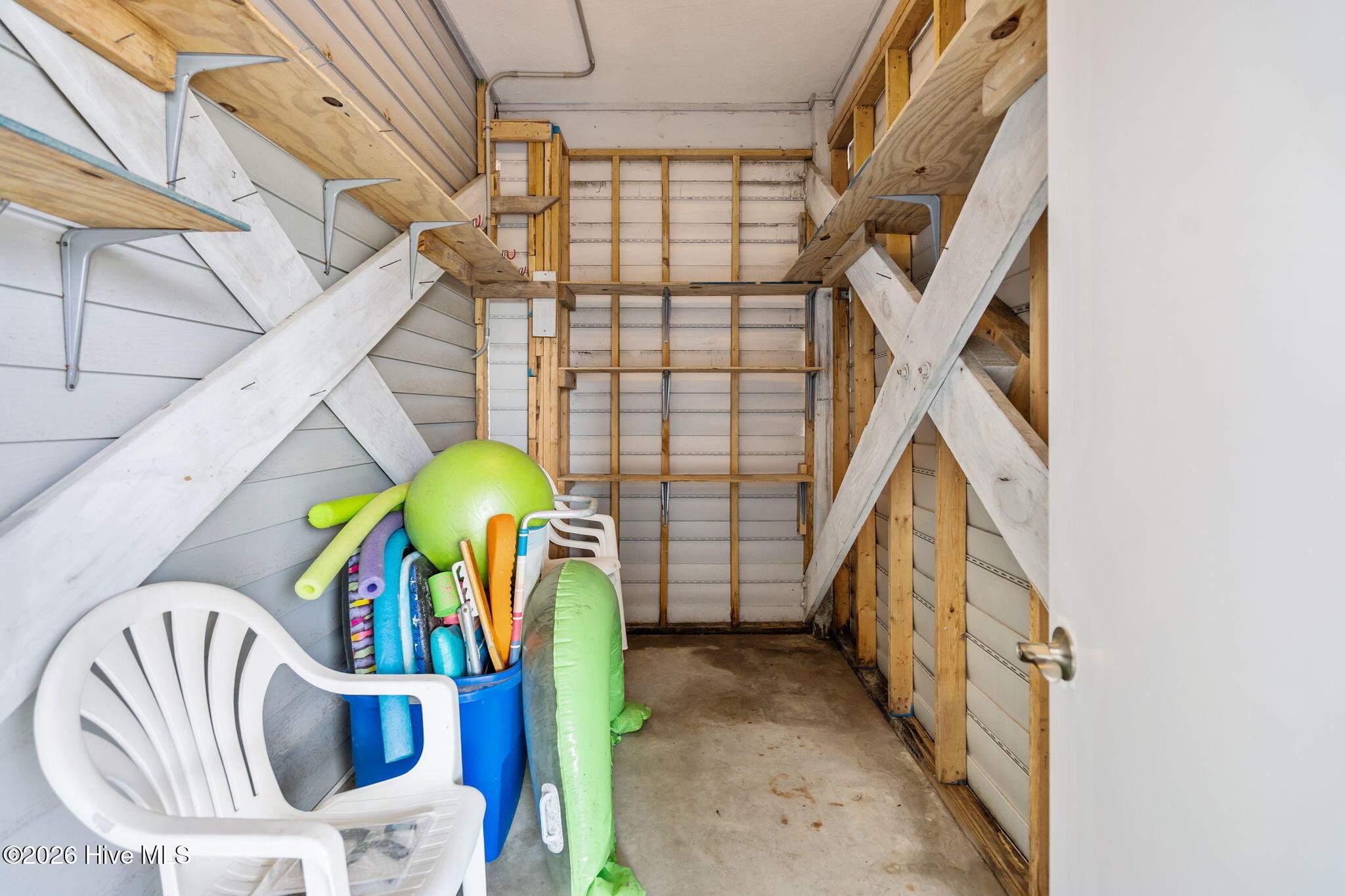 100562748 | Photo 63