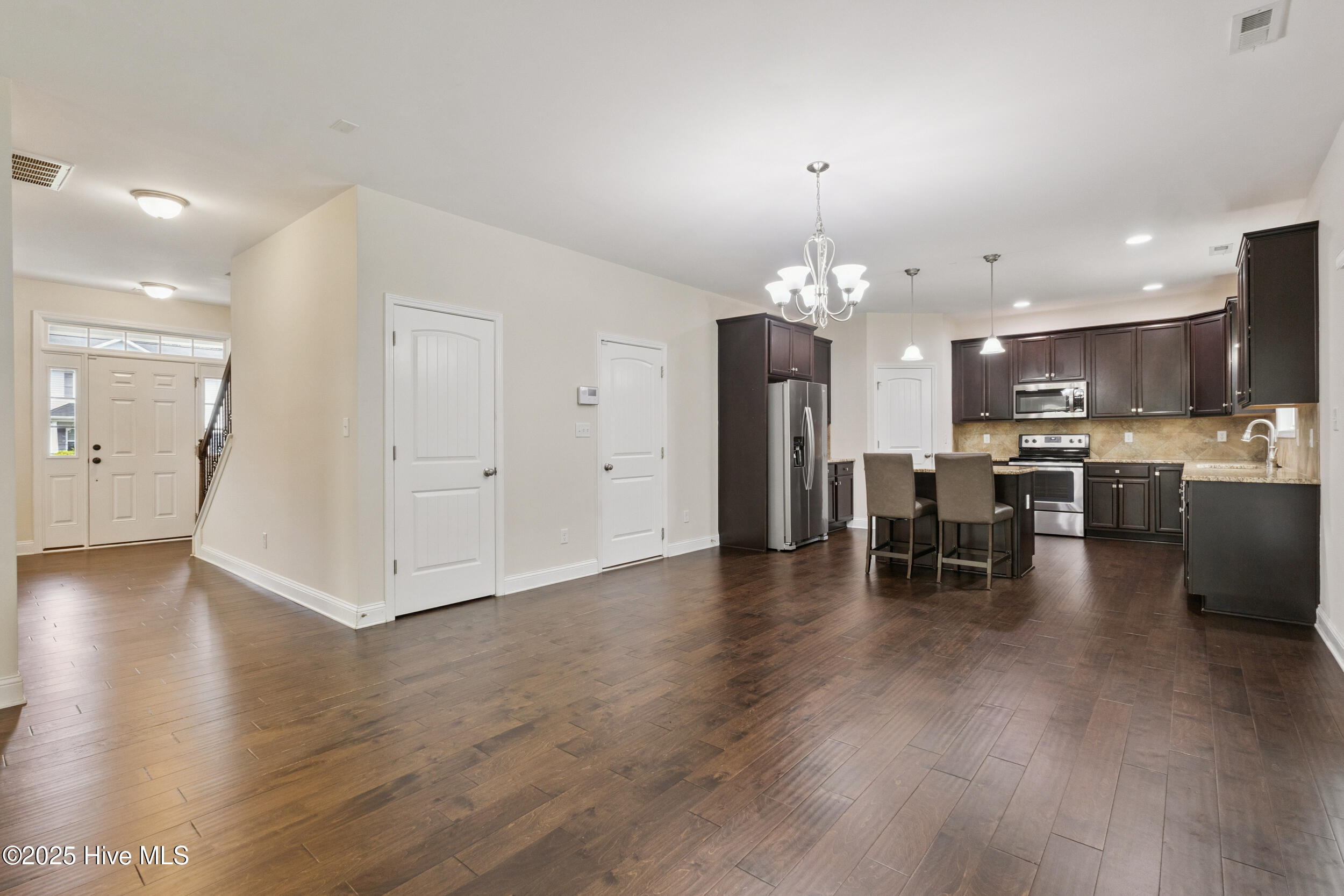 100521845 | Photo 20