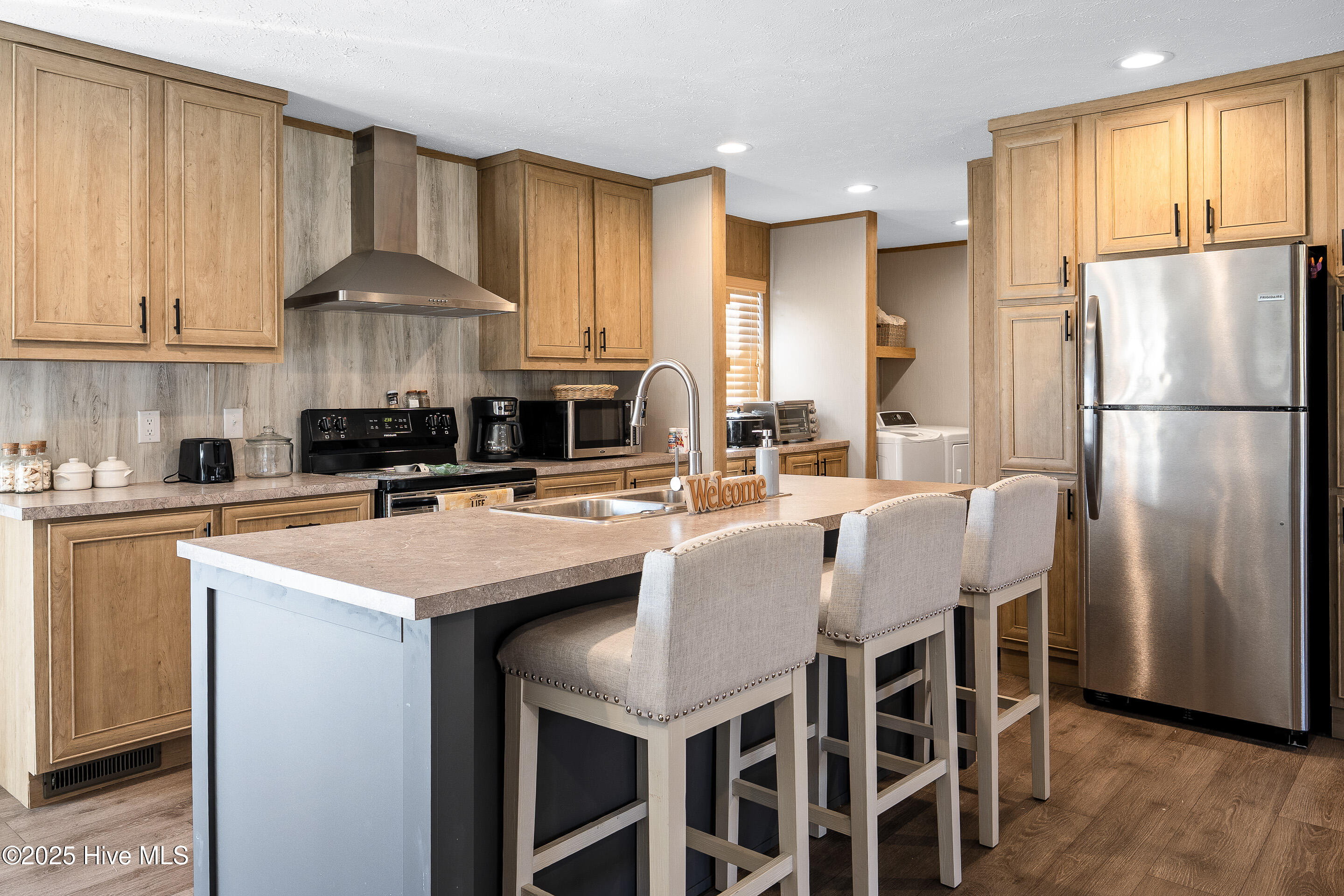 100541074 | Photo 11