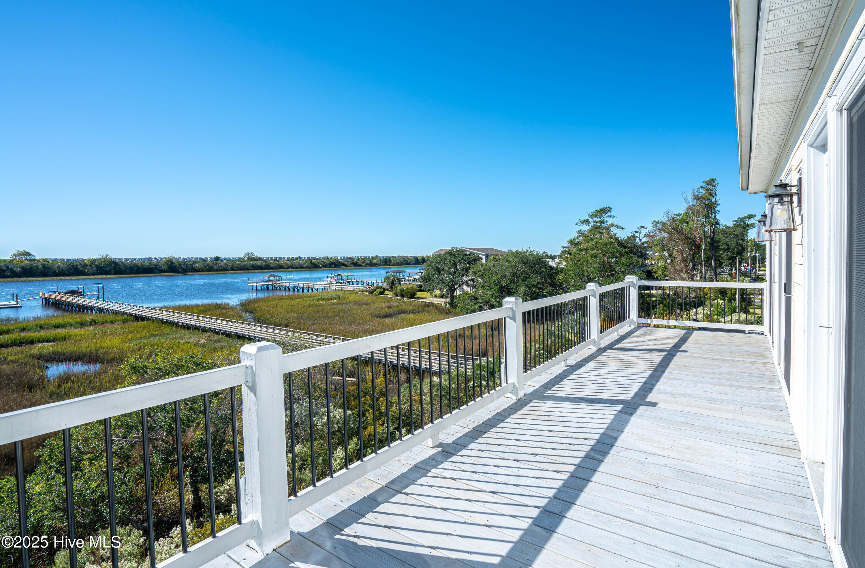 100539099 | Photo 64