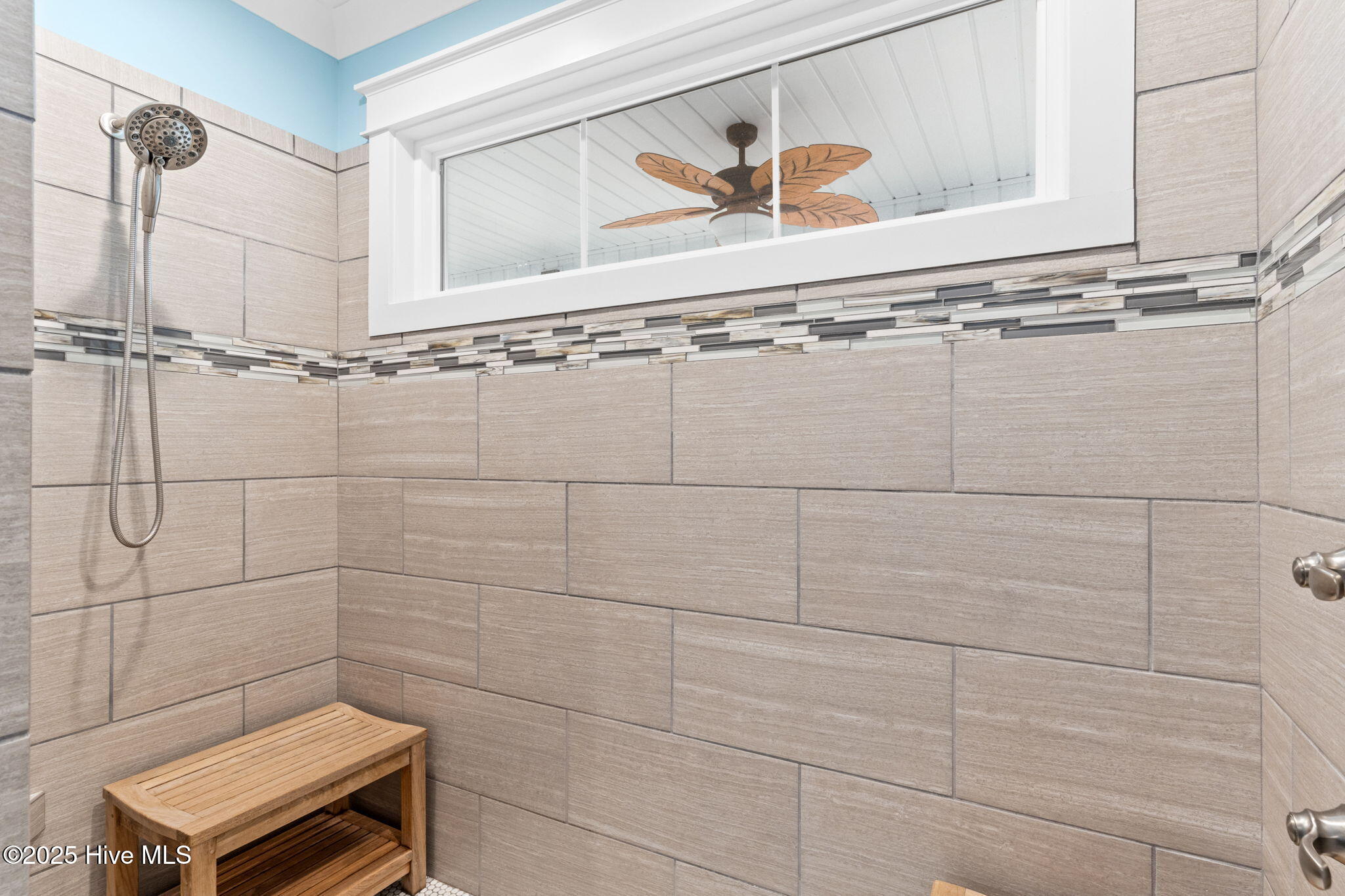 100543209 | Photo 33