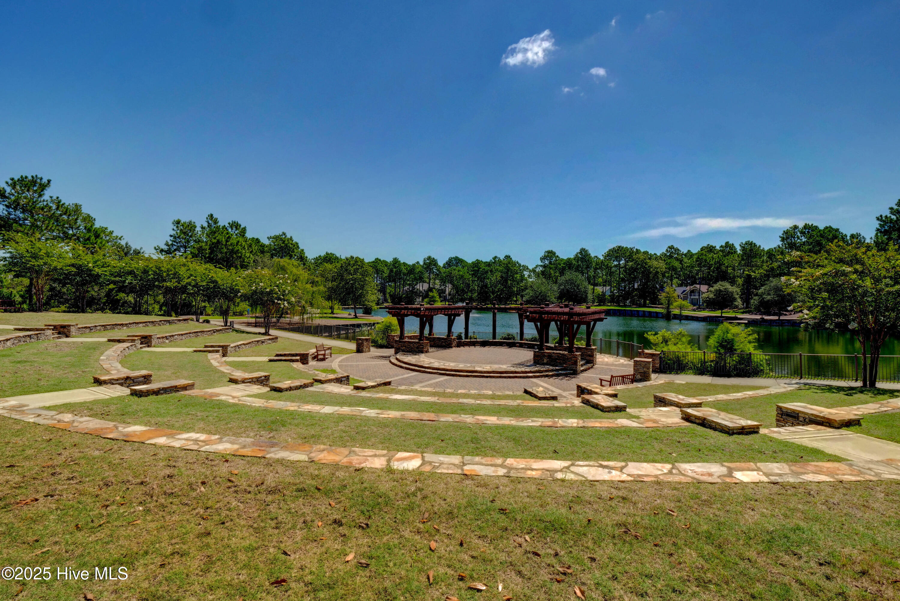 100511674 | Photo 64