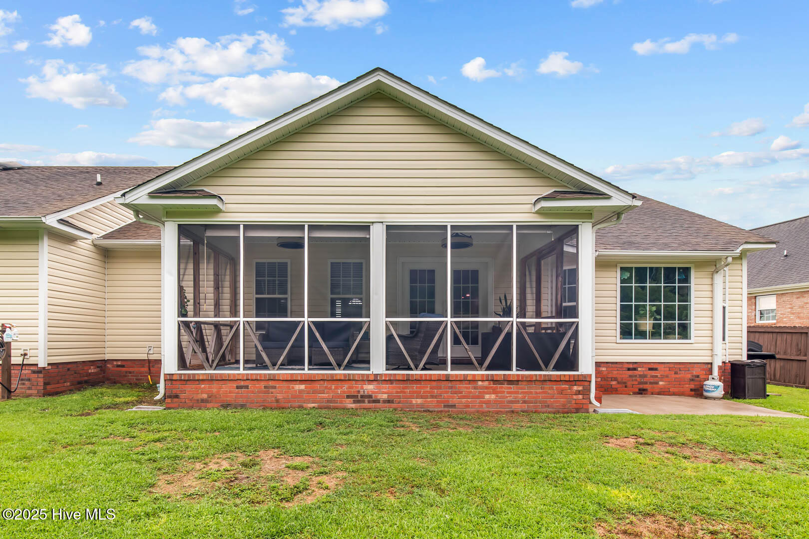 100510785 | Photo 52