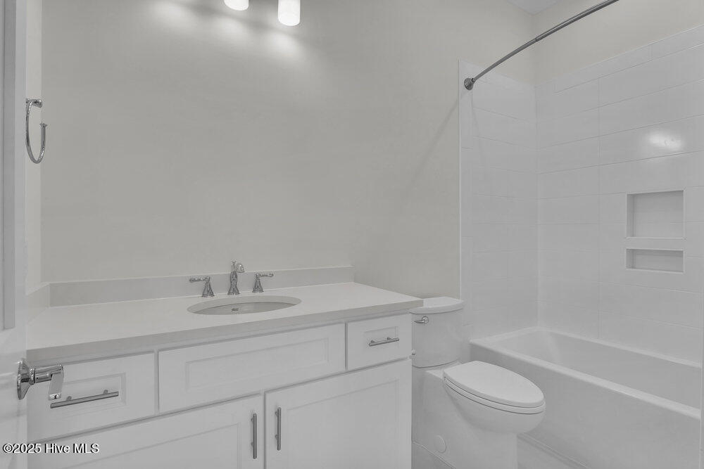 100566055 | Photo 22