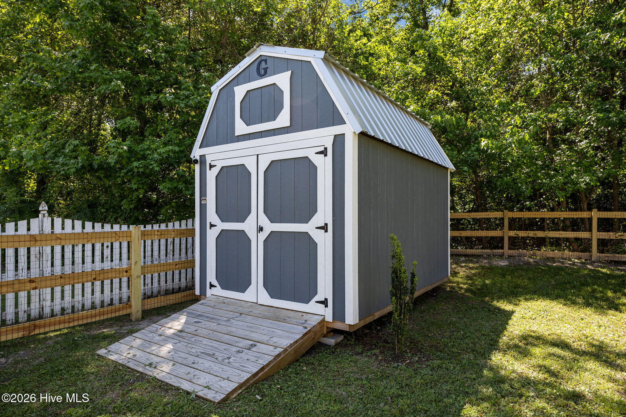 100569274 | Photo 30