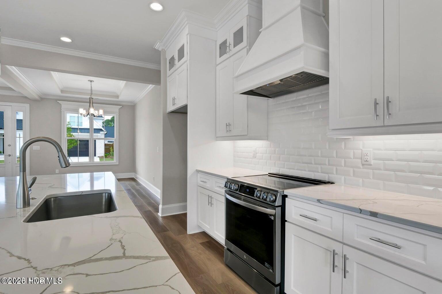 100553852 | Photo 10