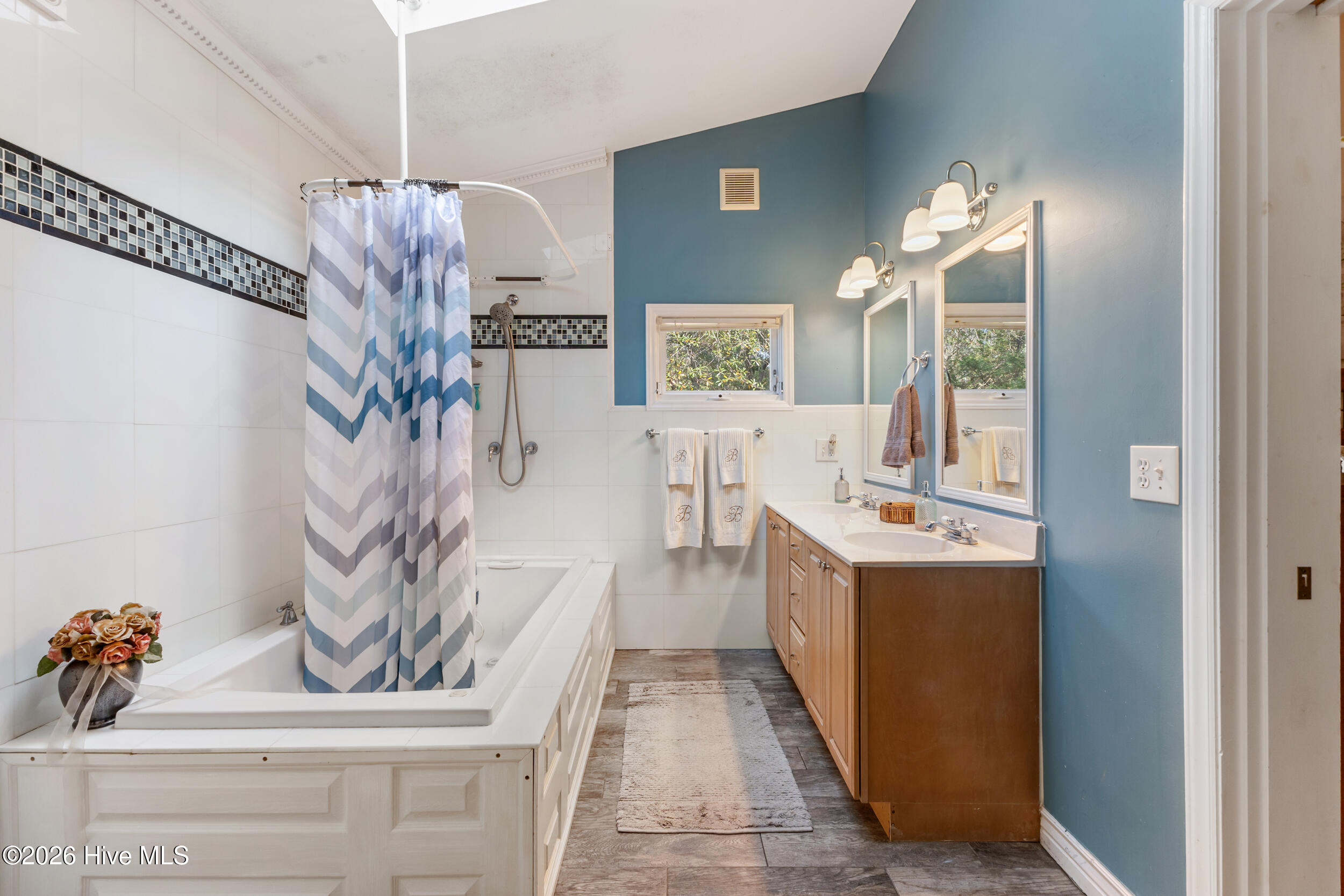 100560648 | Photo 22