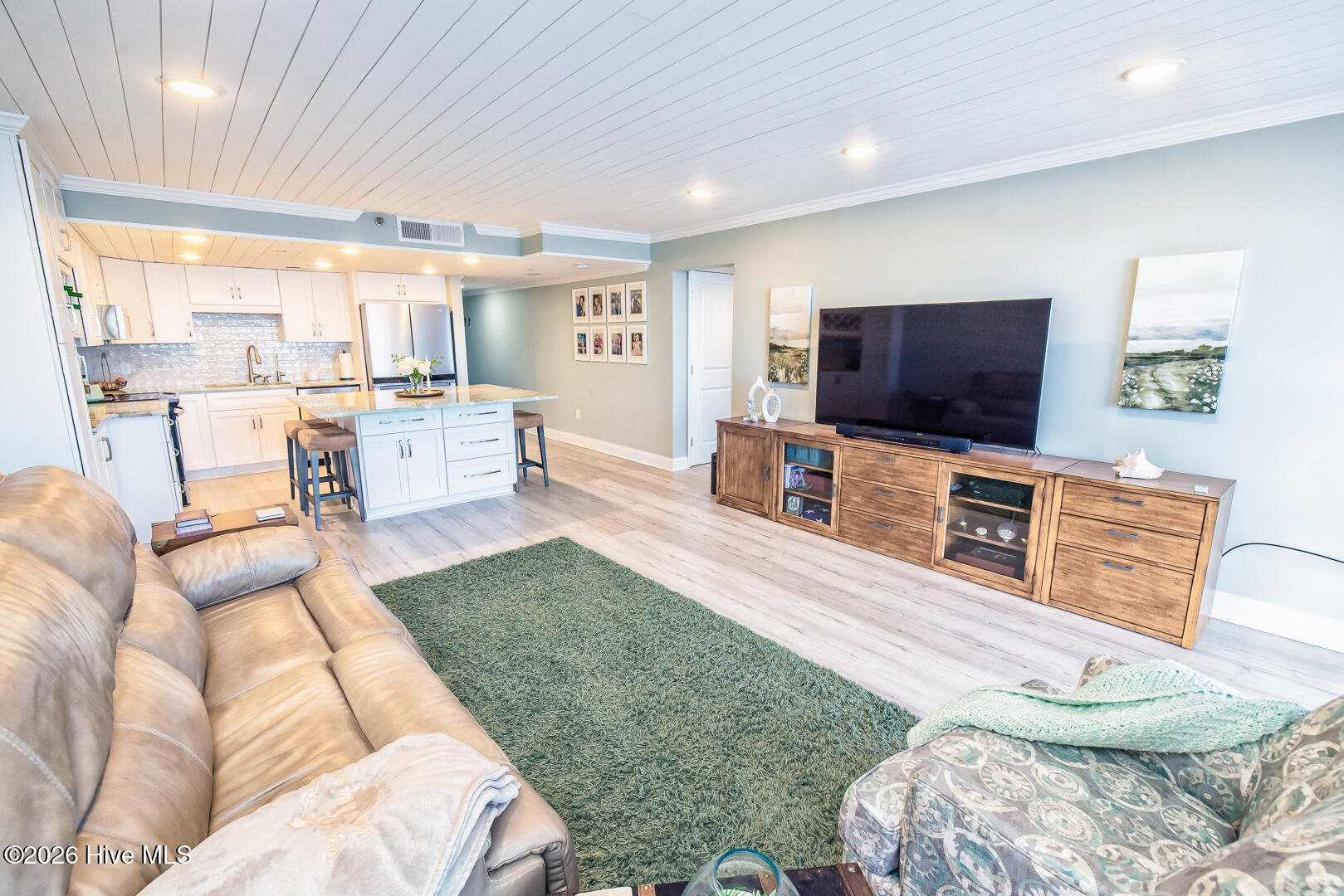 100559278 | Photo 15