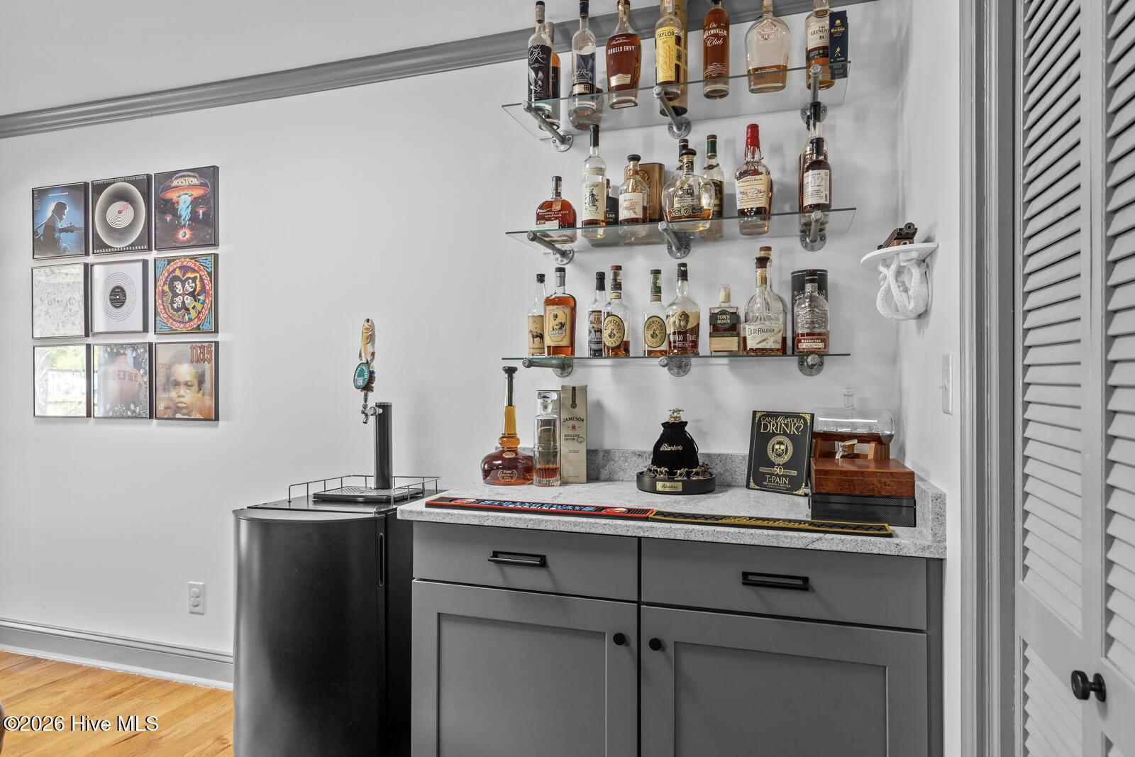 100569871 | Photo 13