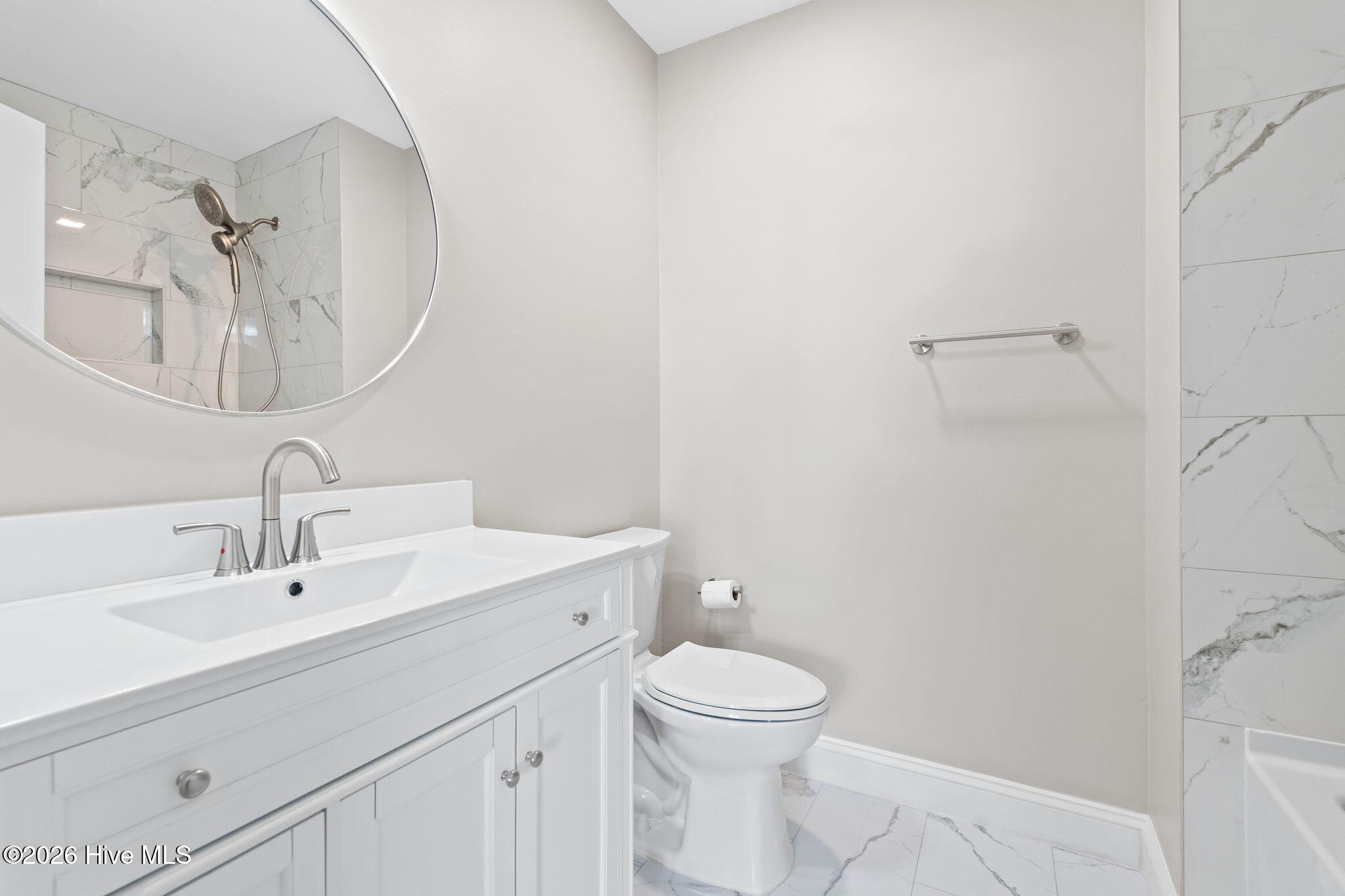 100562067 | Photo 16