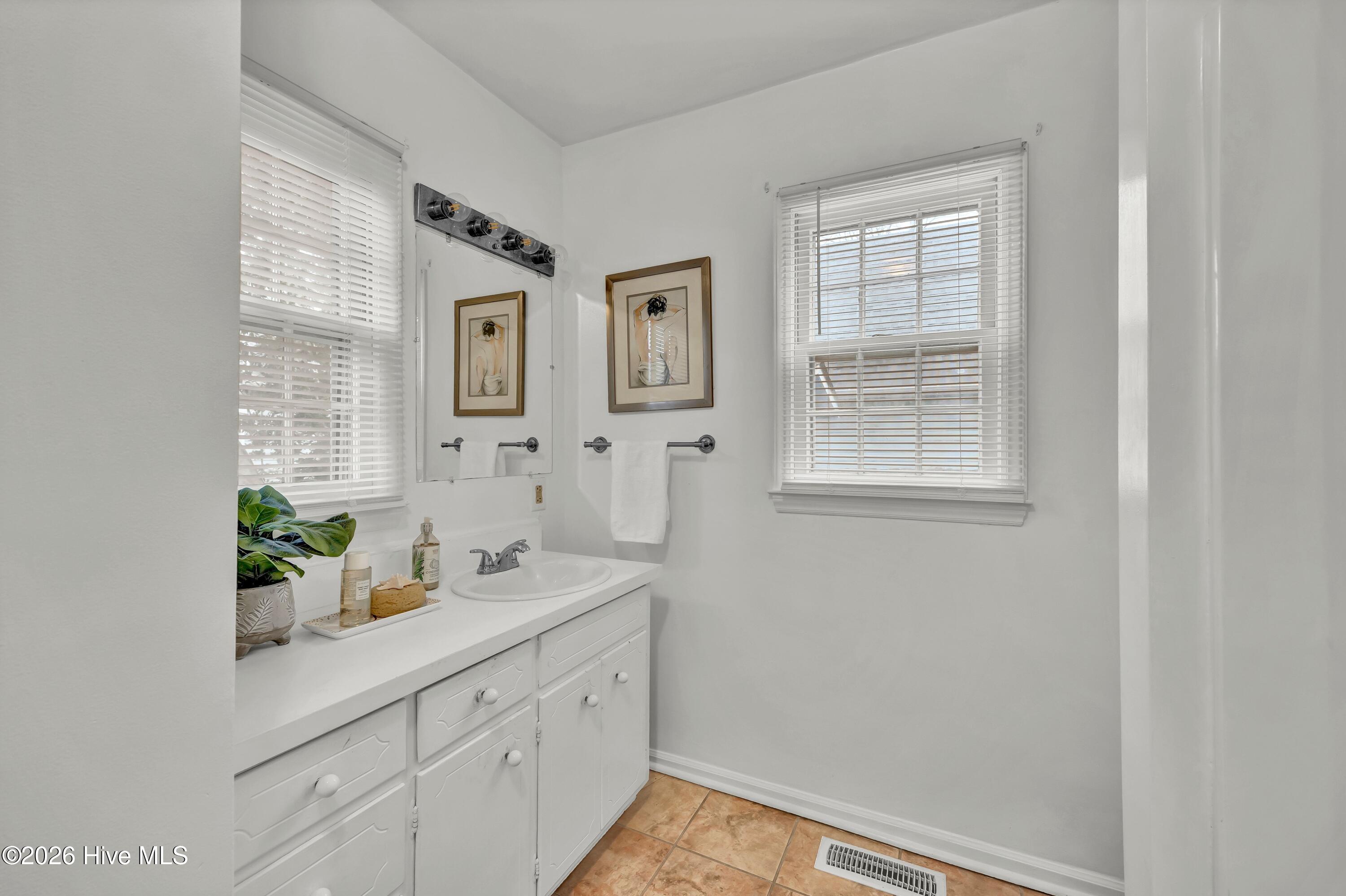 100554275 | Photo 15