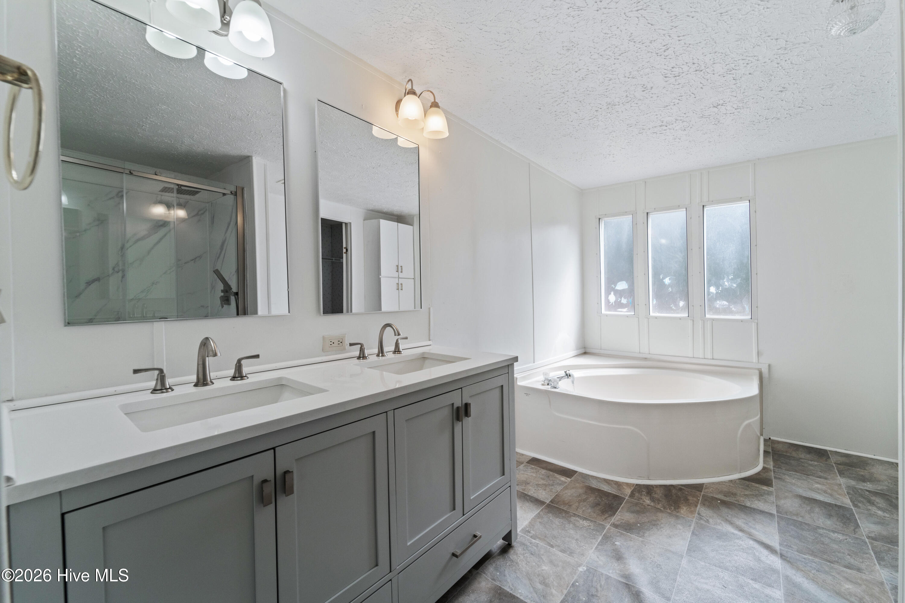 100556761 | Photo 21