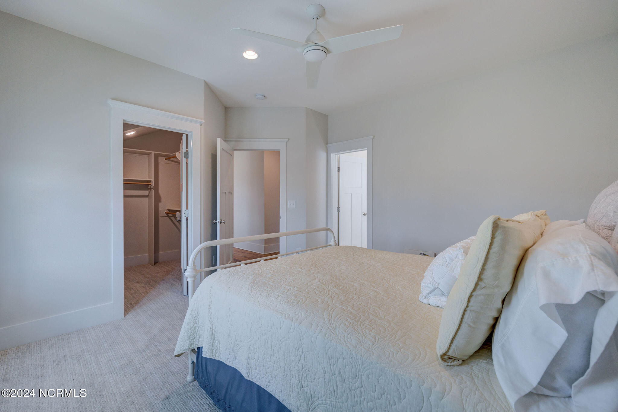 100547028 | Photo 50