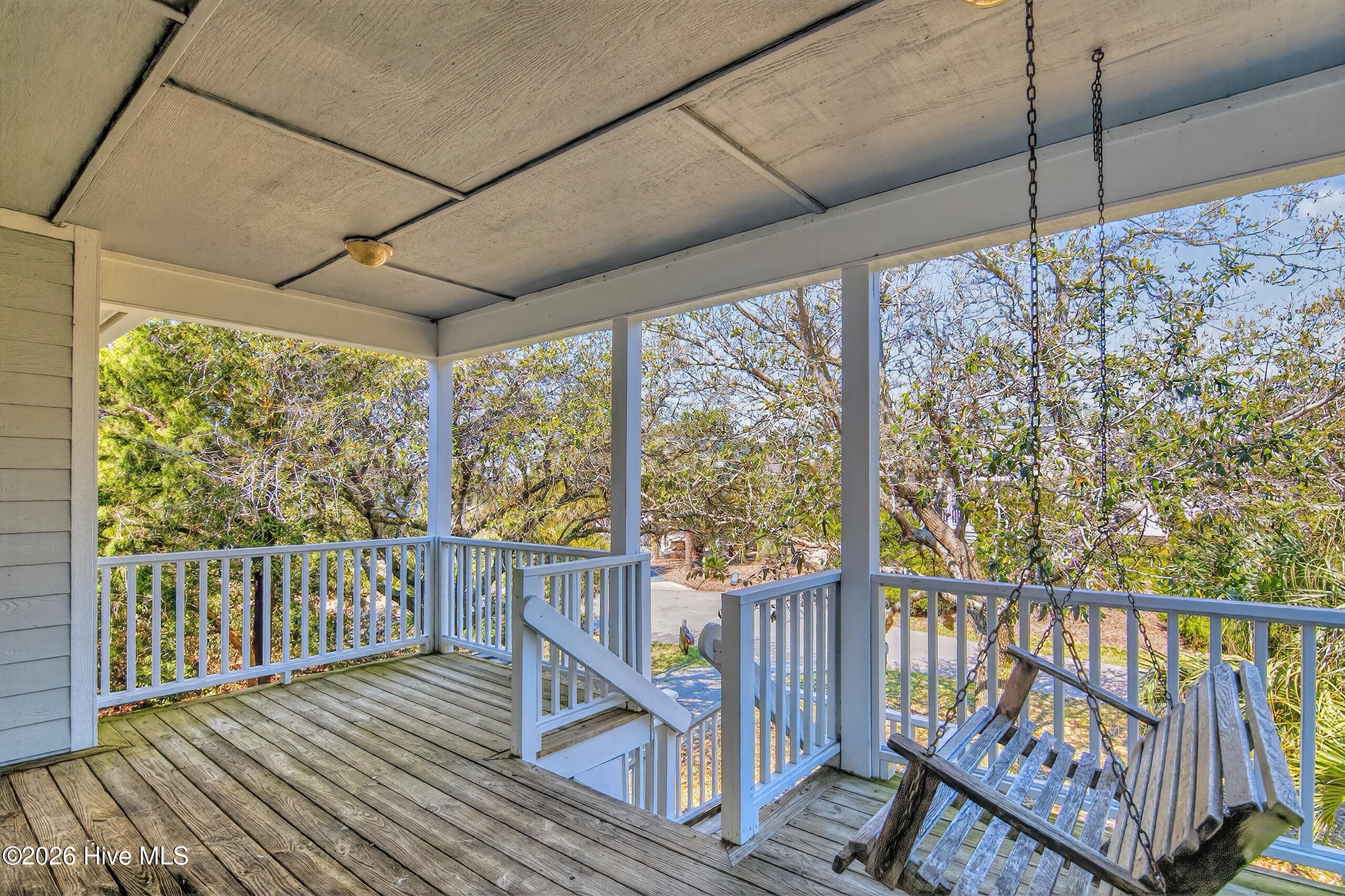 100565213 | Photo 54