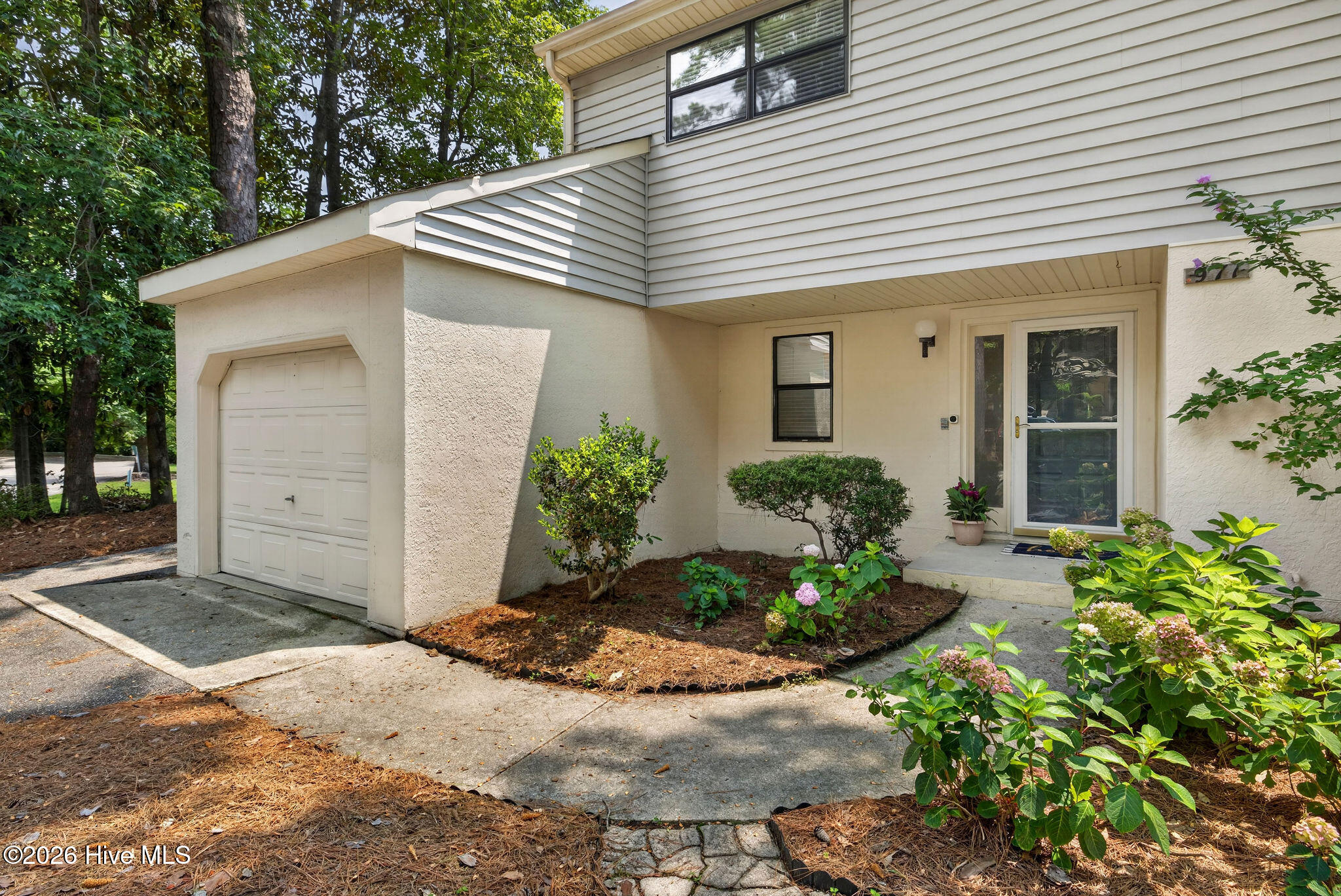 100592401 | Photo 5