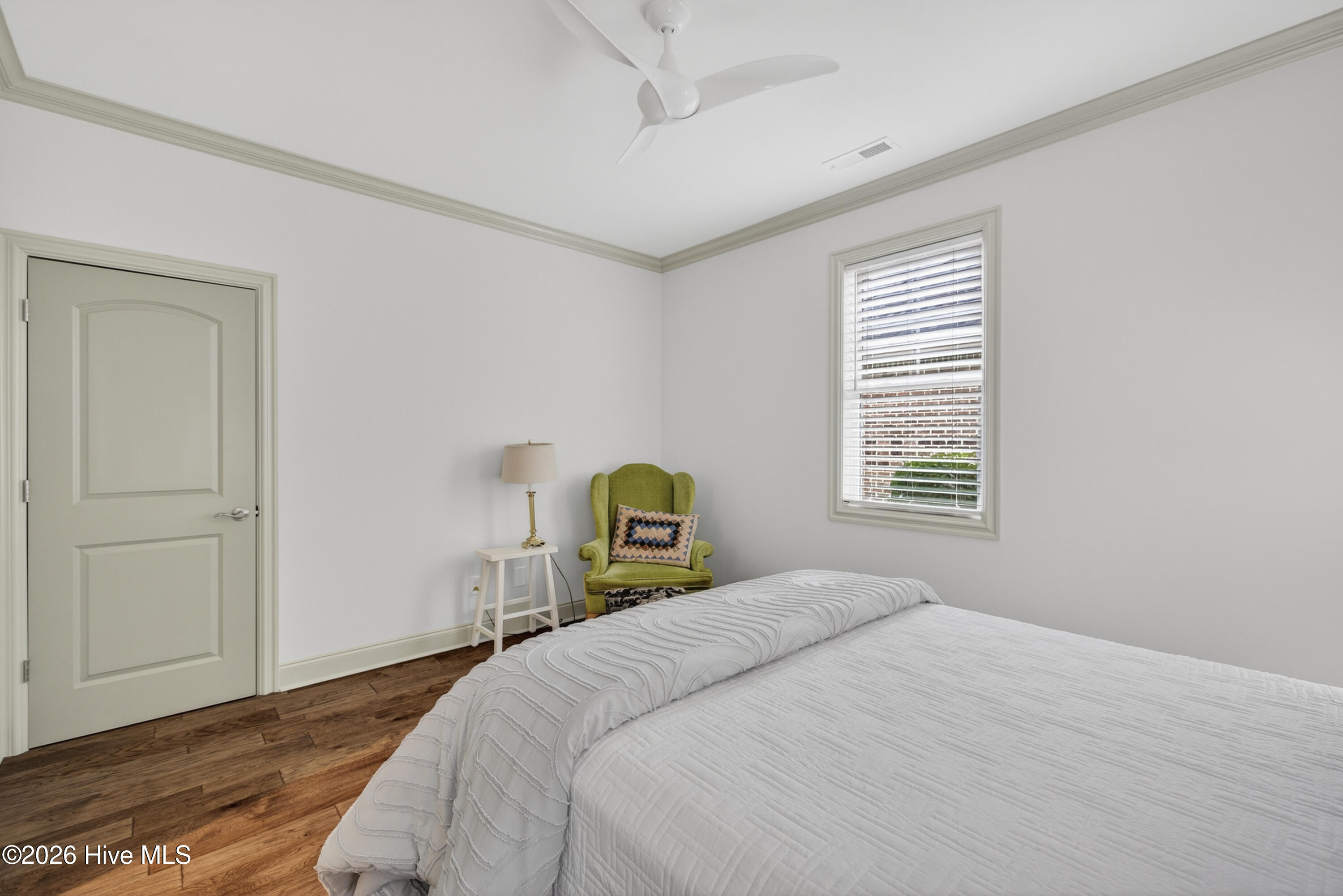 100551916 | Photo 33