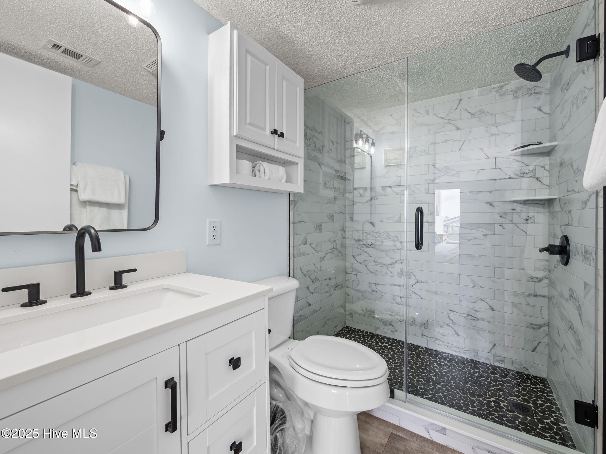 100520425 | Photo 23