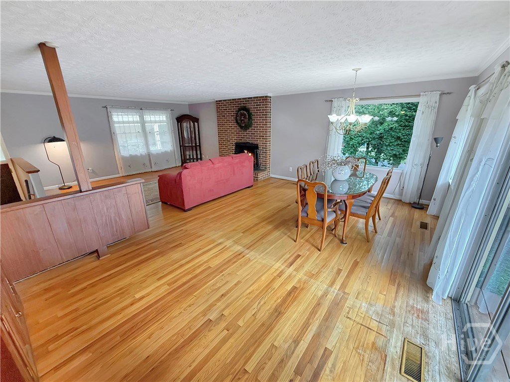 Upper Level Combination Great Room/Dining Area