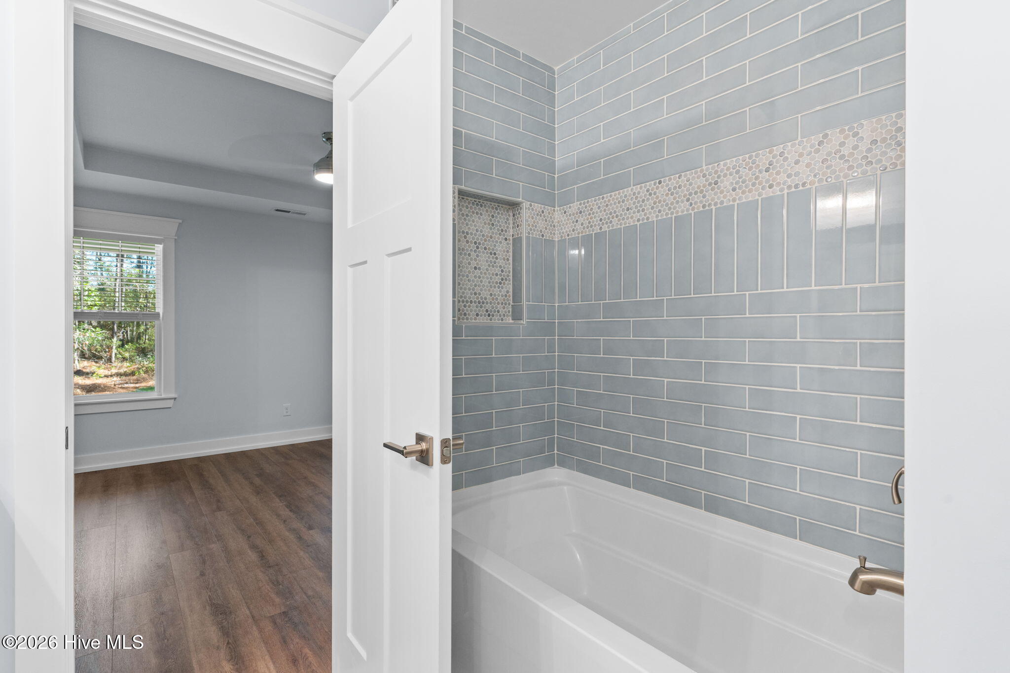 100527921 | Photo 29