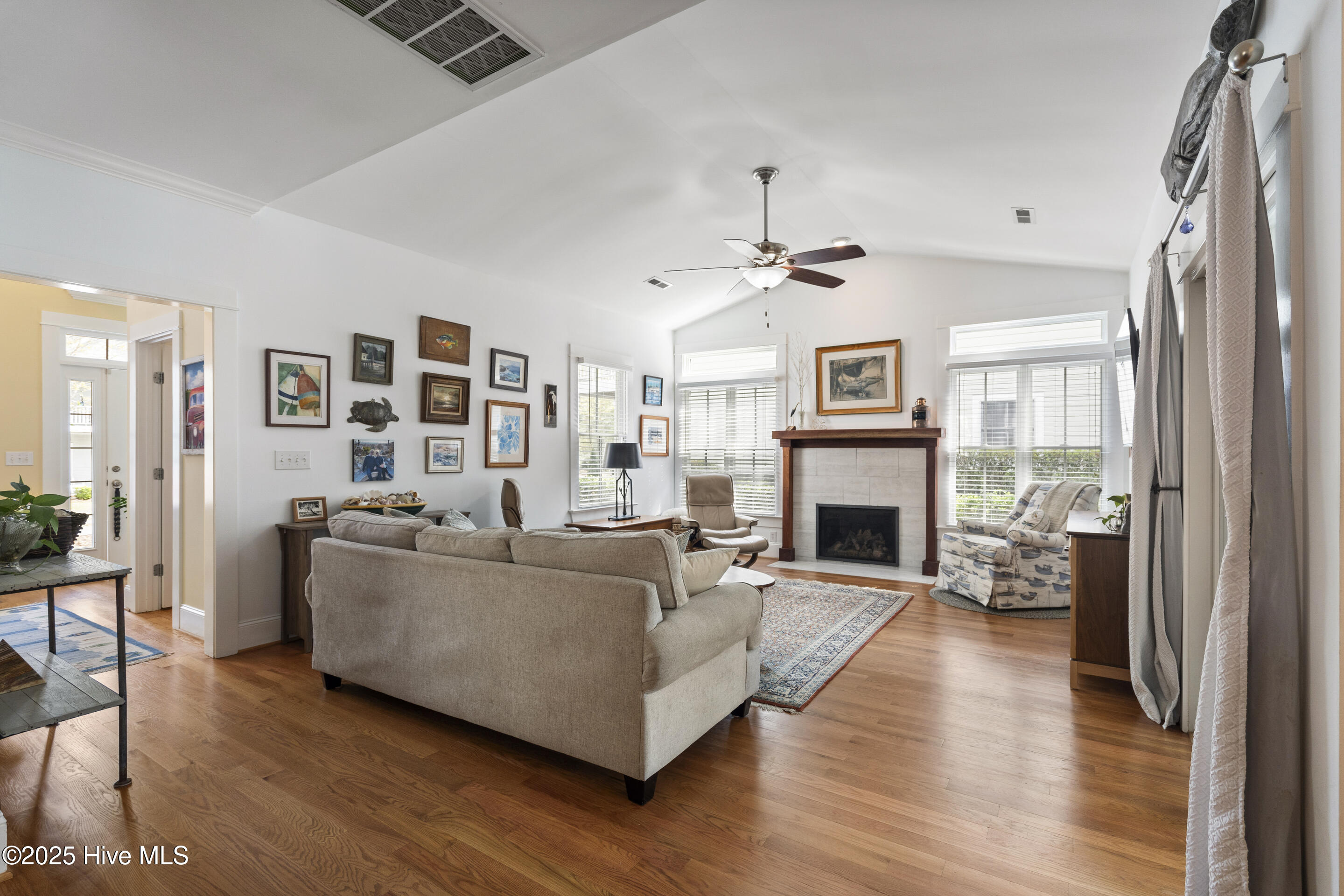 100545789 | Photo 17