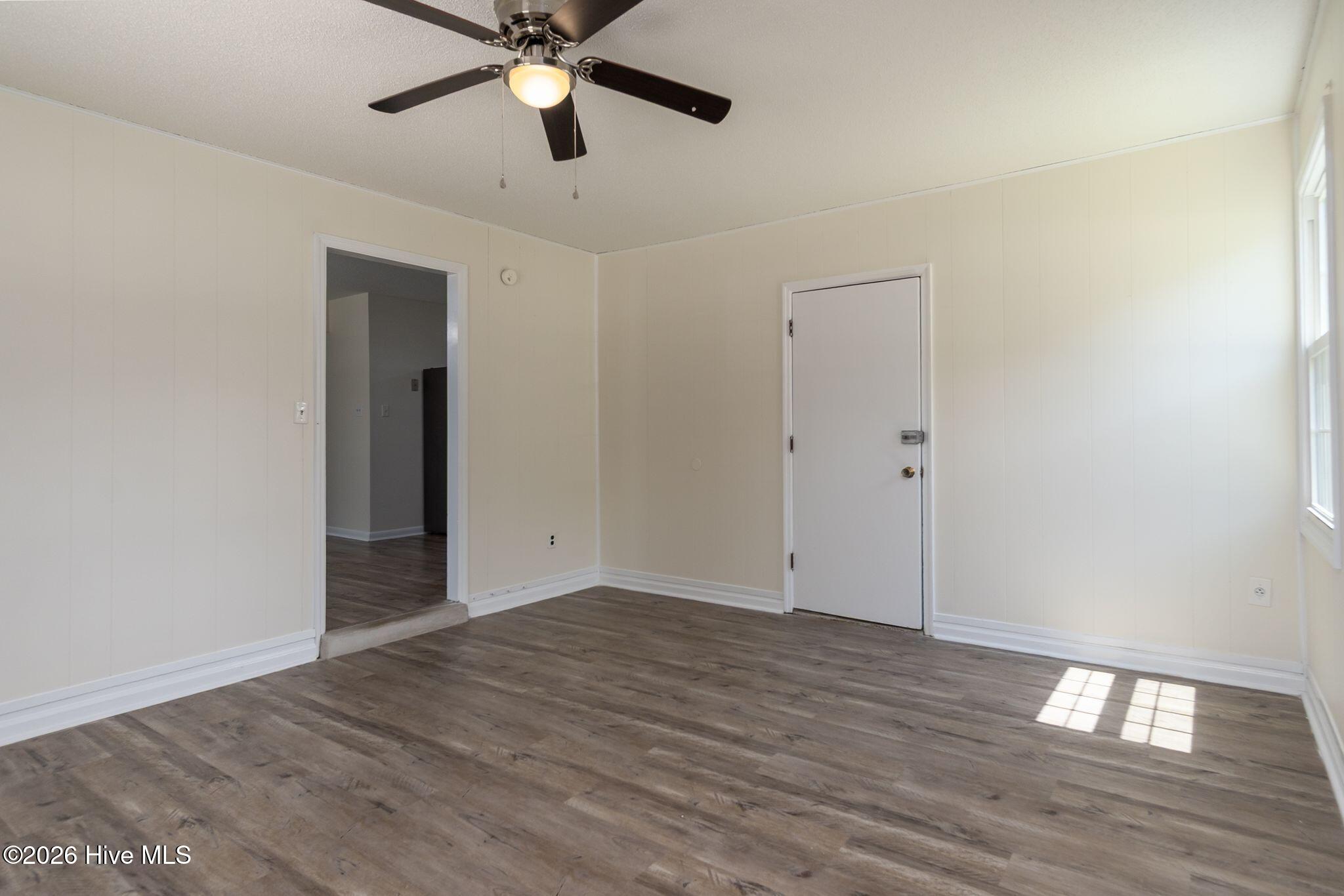 100568369 | Photo 26