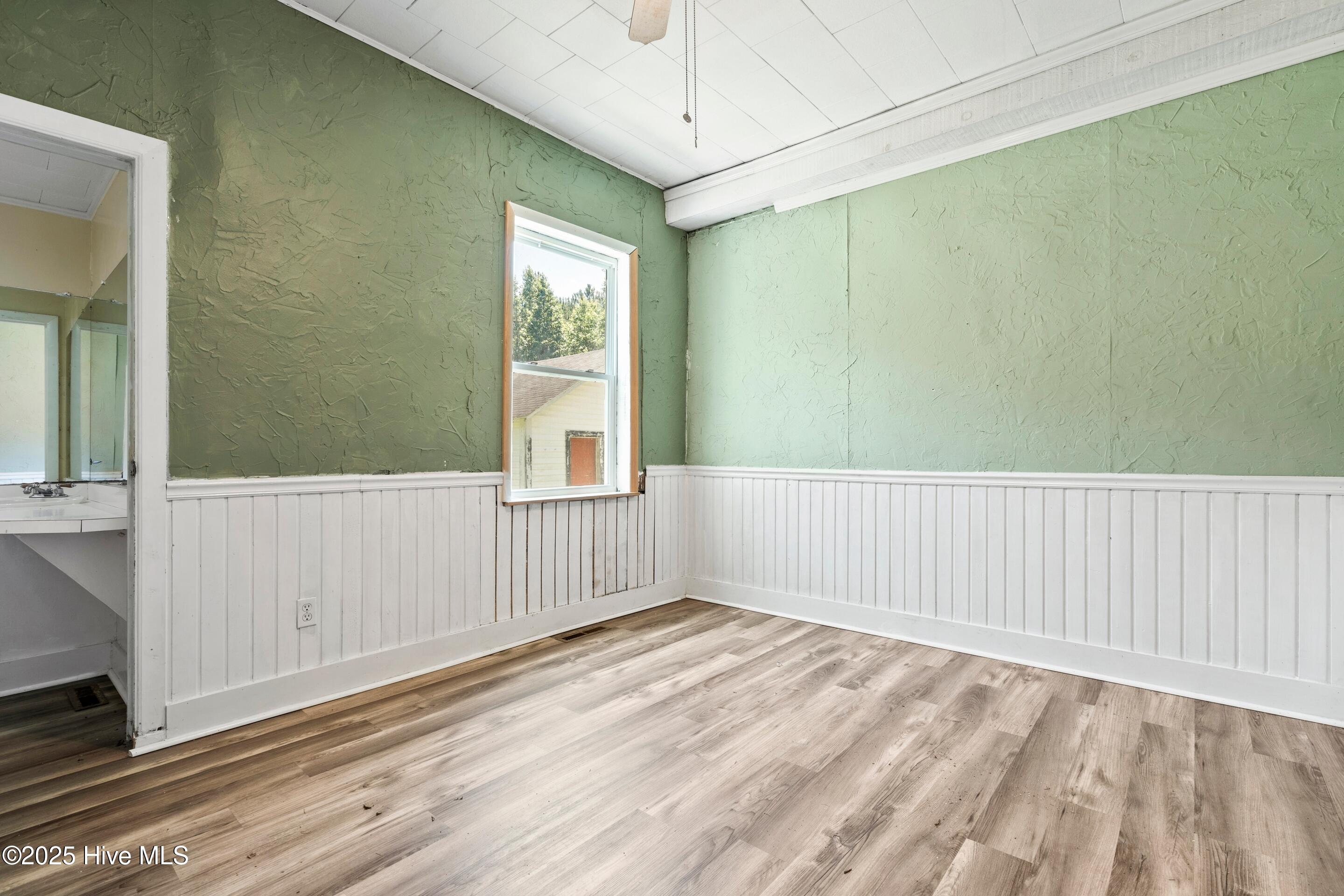 100513299 | Photo 28