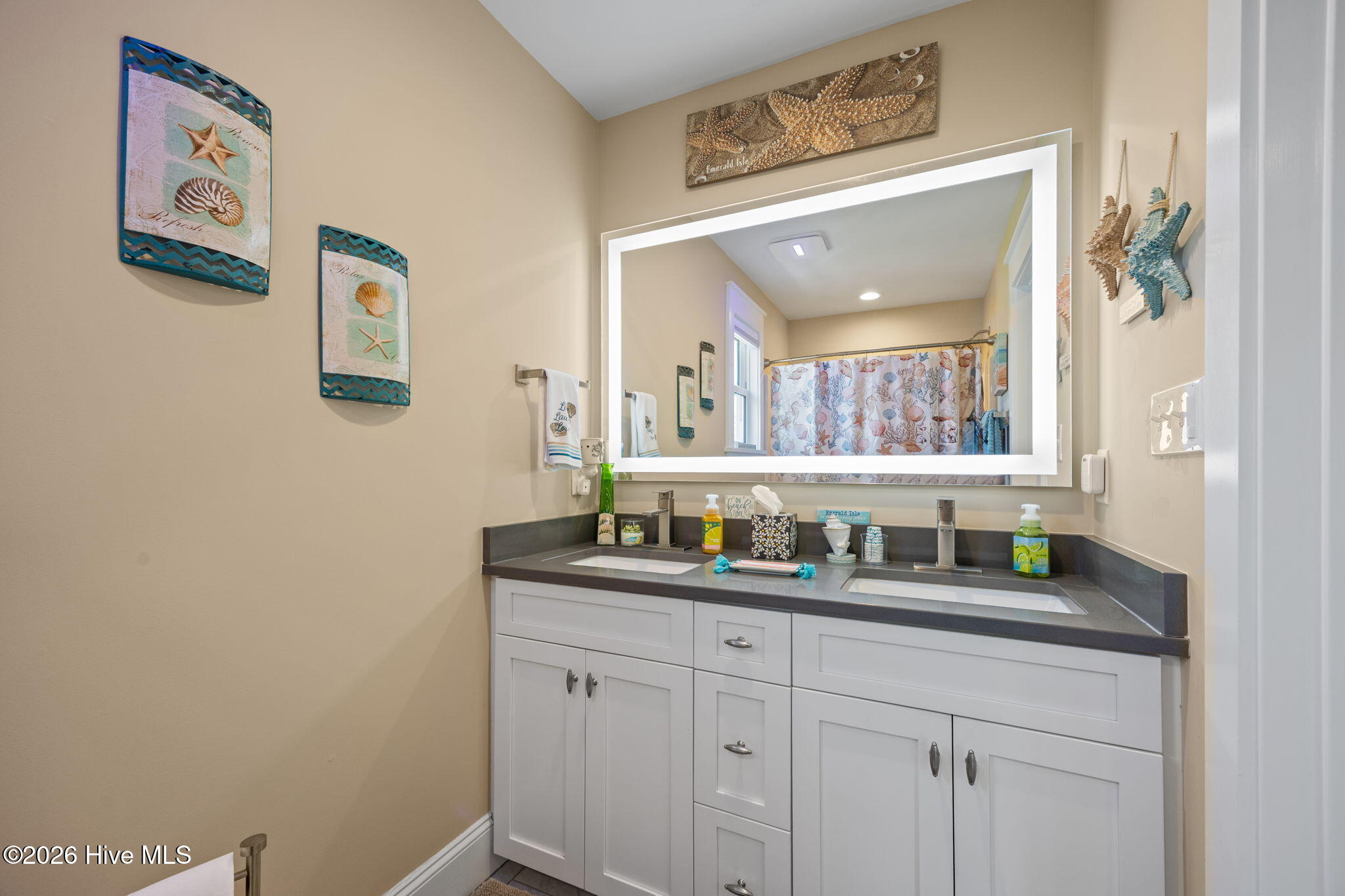 100567463 | Photo 48