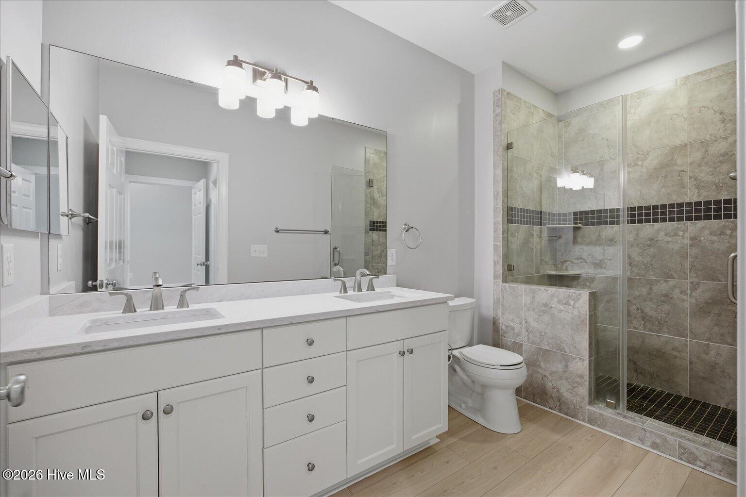 100568811 | Photo 29