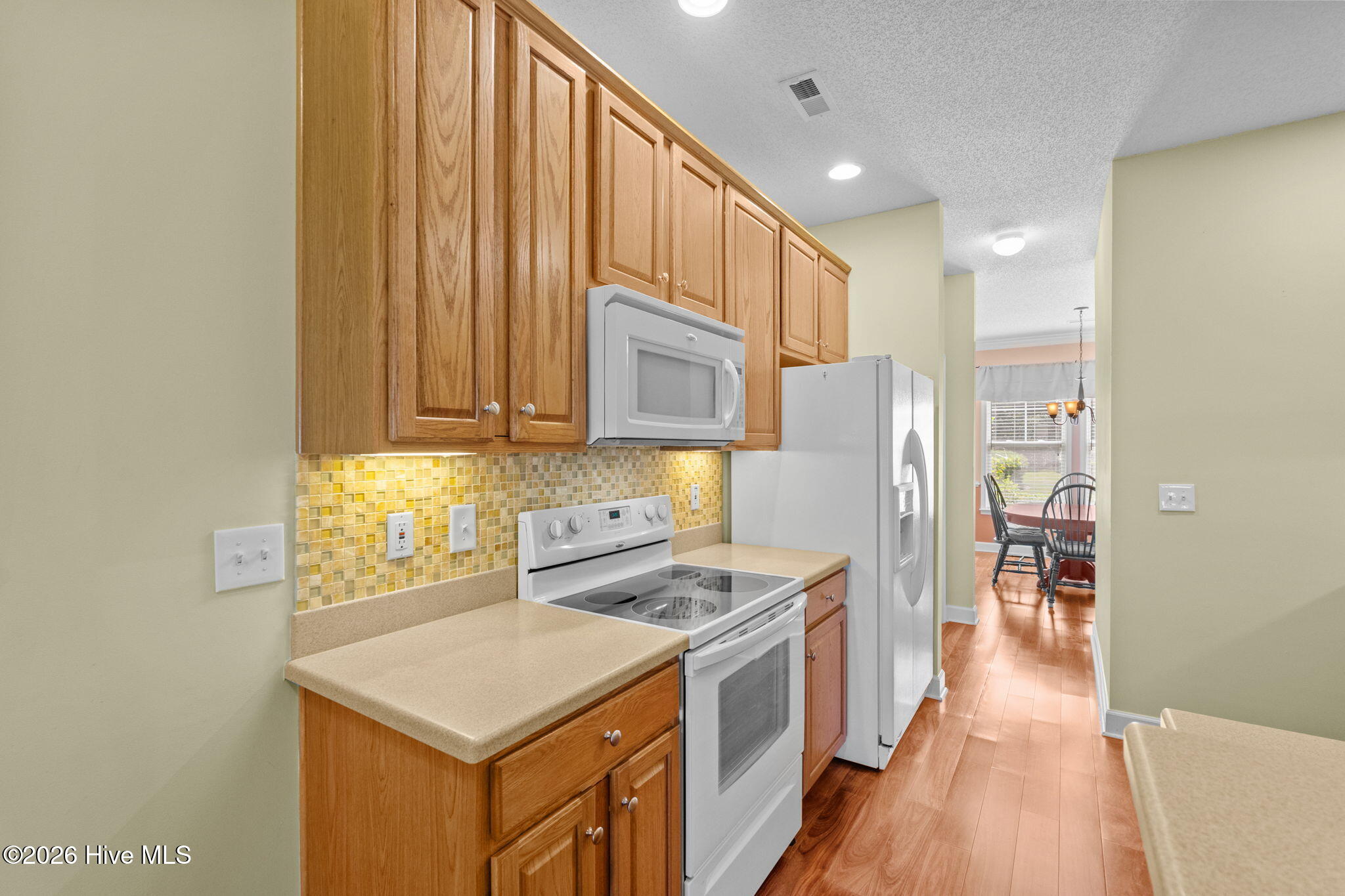 100570340 | Photo 27