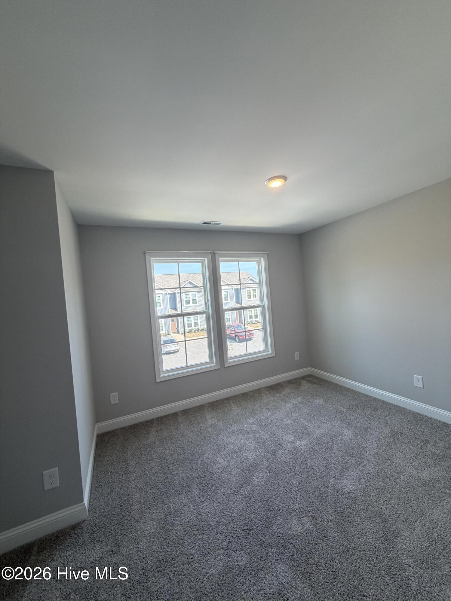 100558167 | Photo 25