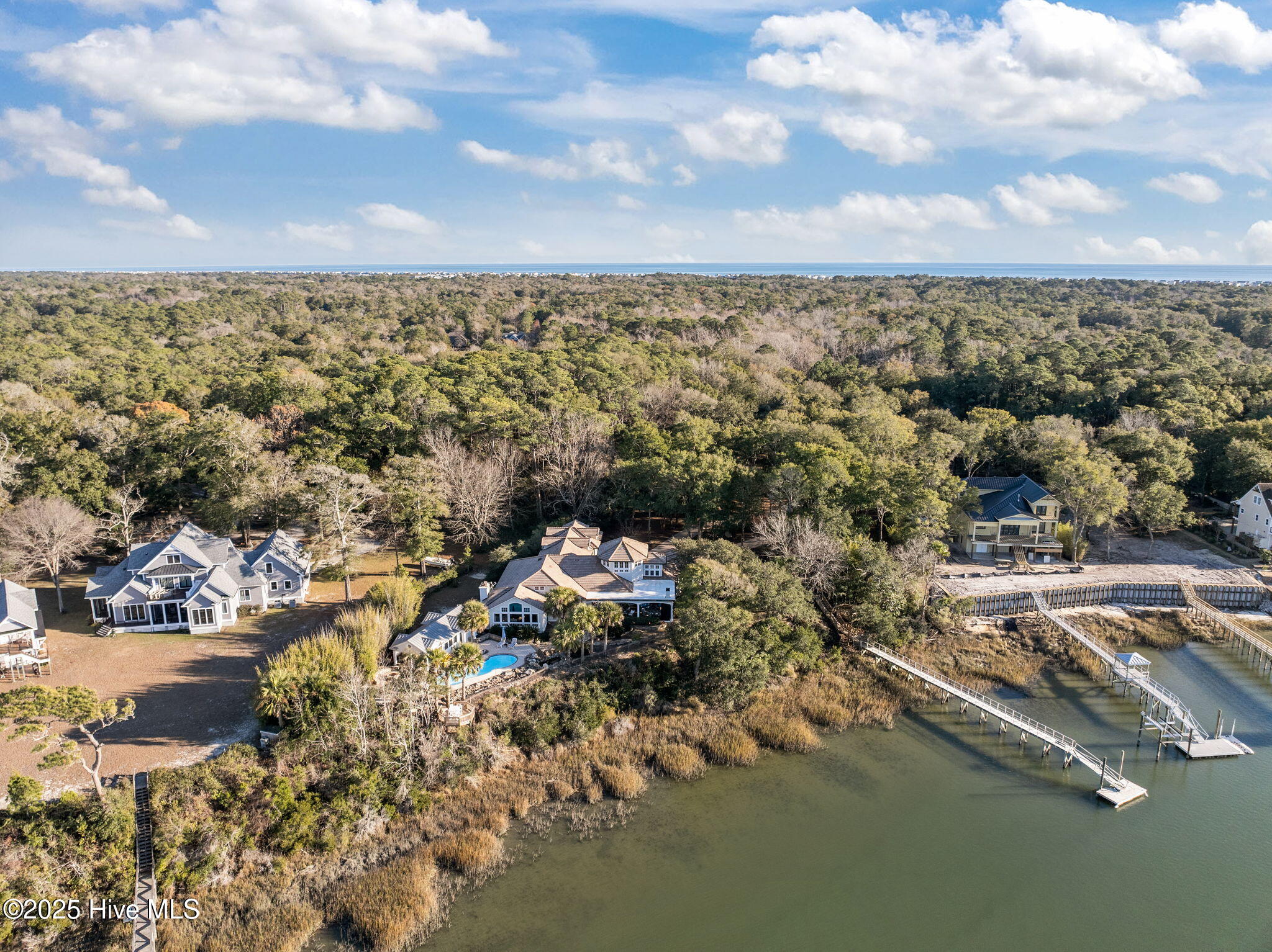 100547936 | Photo 88