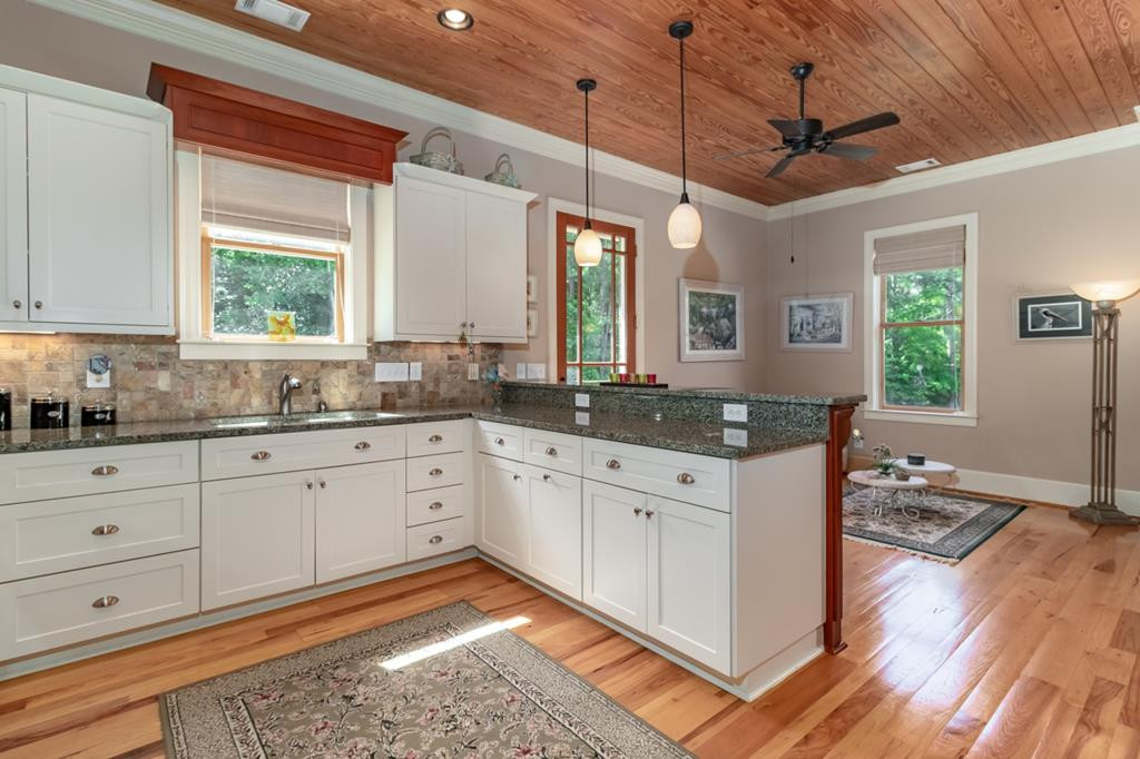 MIL Suite - Kitchen - lots of cabinet space