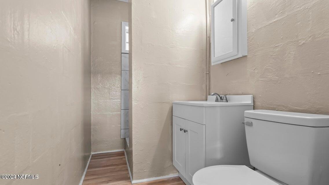 100560769 | Photo 15