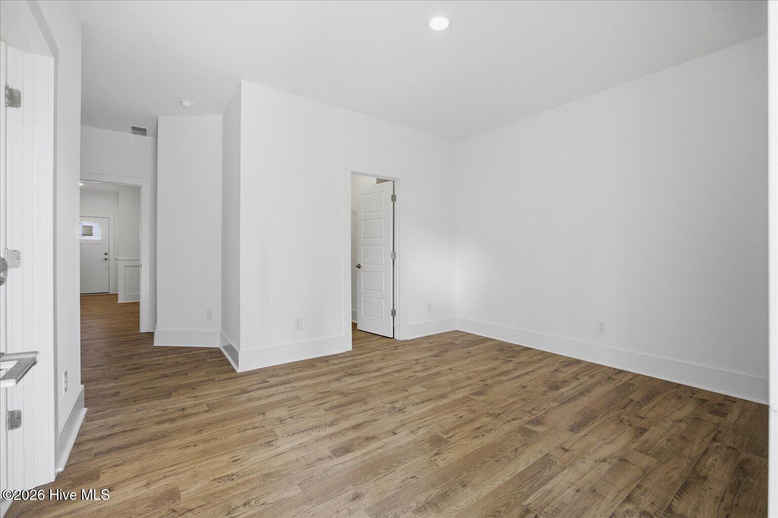 100544429 | Photo 24