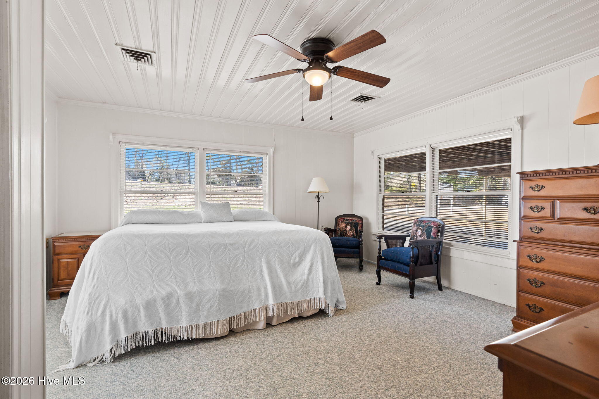 100561810 | Photo 51