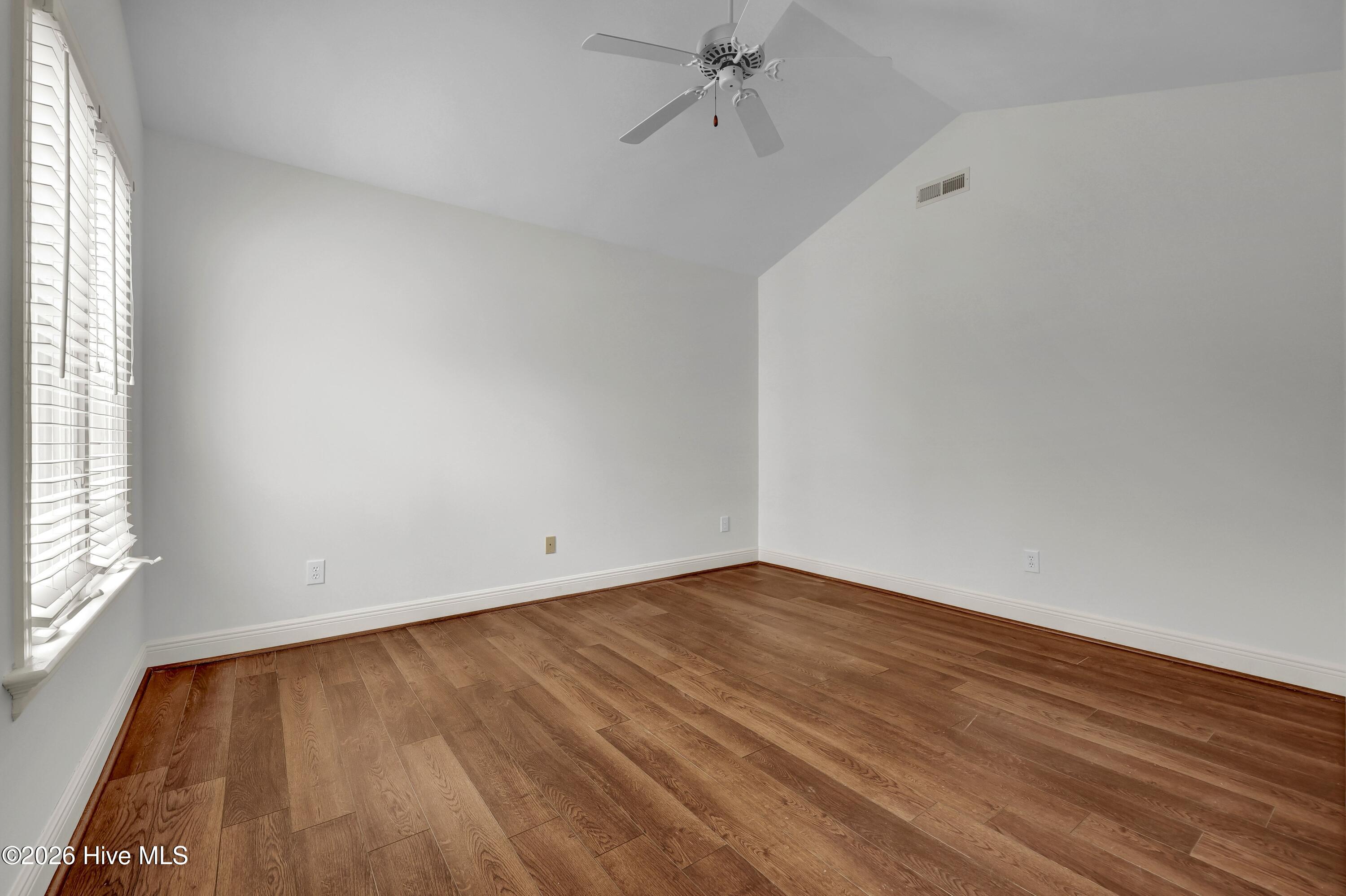 100566096 | Photo 37