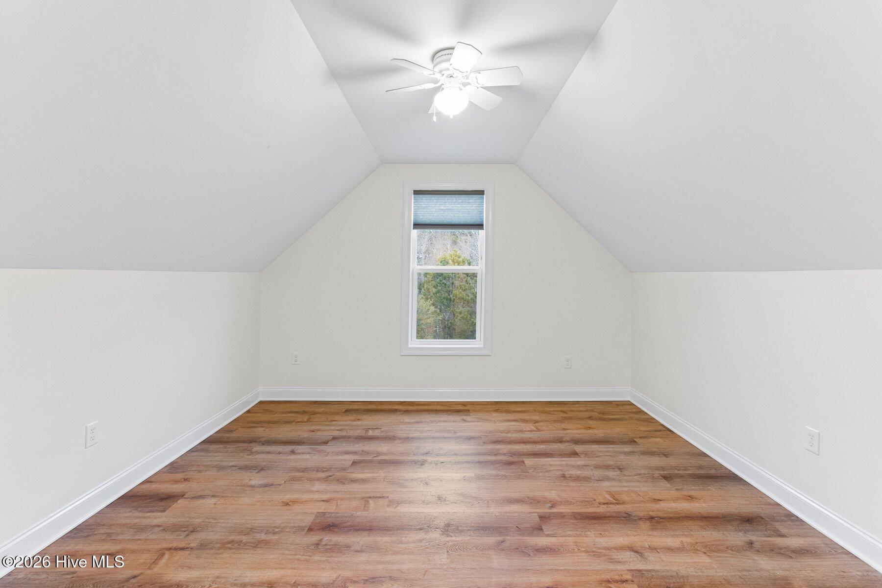 100550718 | Photo 32