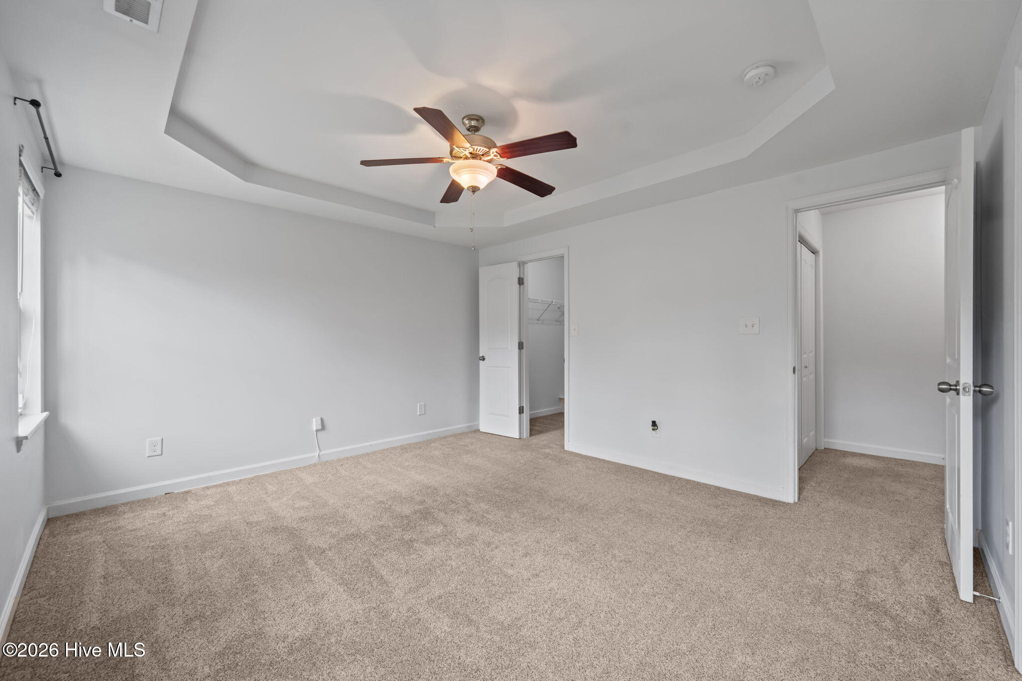 100562180 | Photo 12