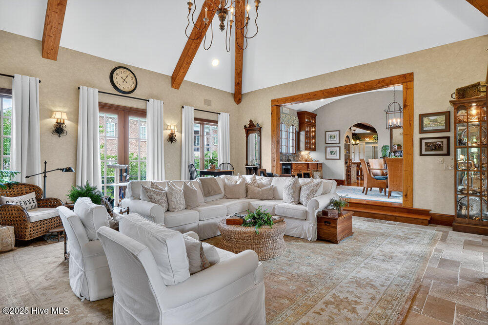 100560338 | Photo 17