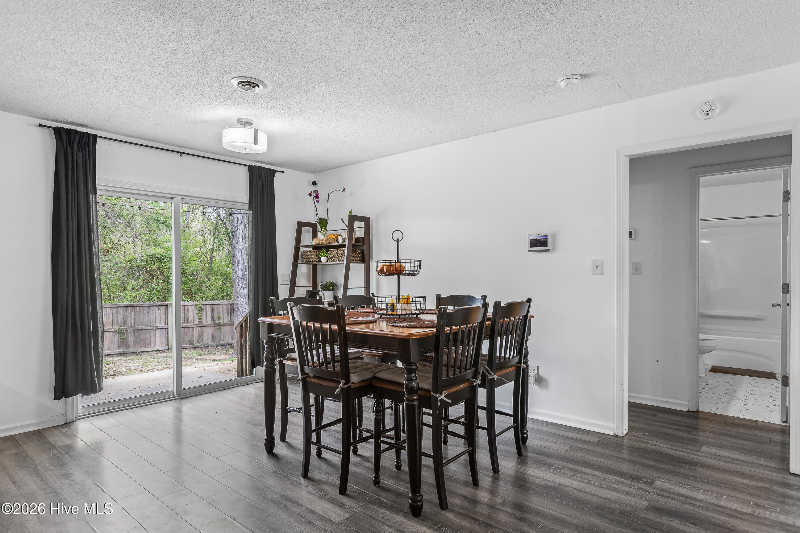 100566968 | Photo 11